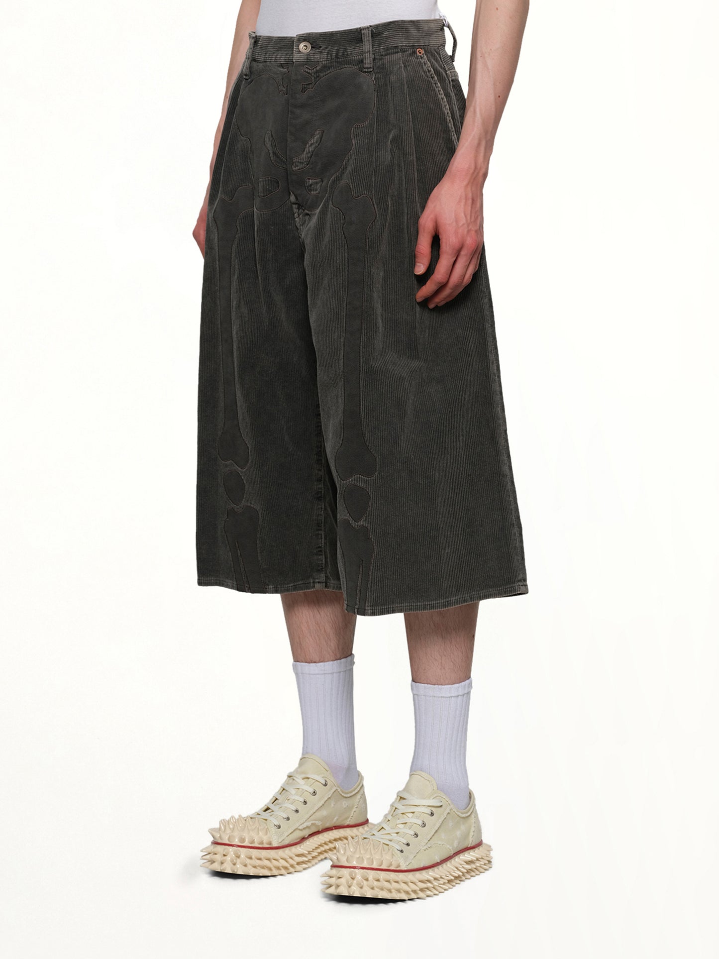 Bone Applique Corduroy Croppedpants in Grey