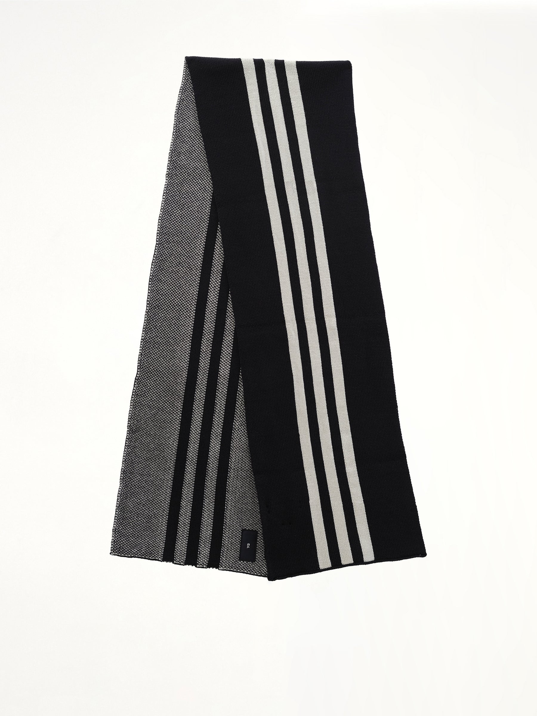 Cl Scarf in Black