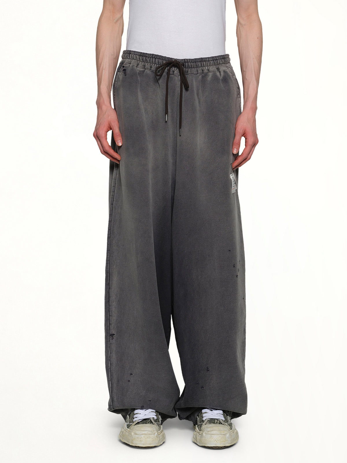 ブラックの日焼けパンツ