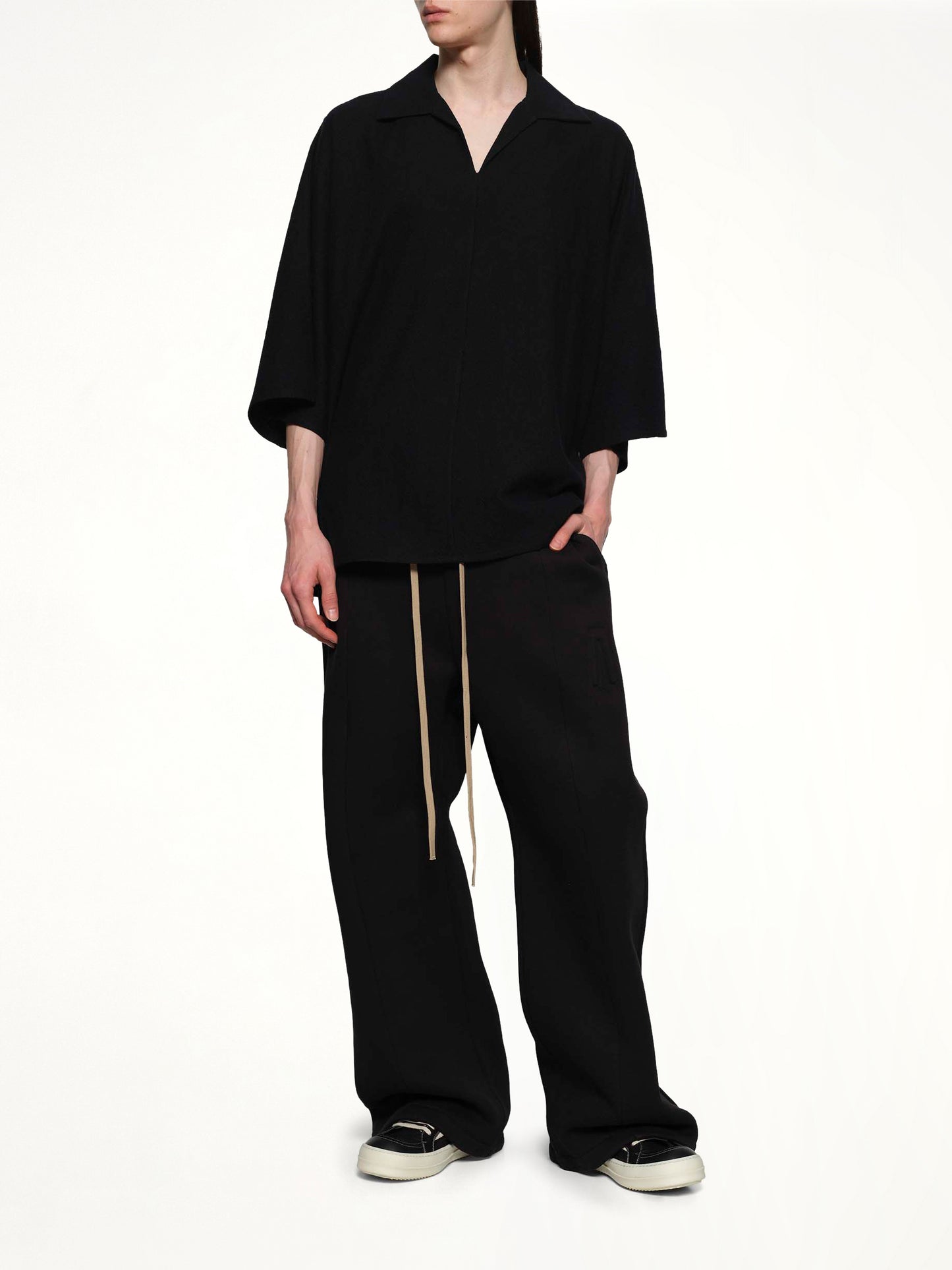 Virgin Wool Short Sleeve Shirt in Black