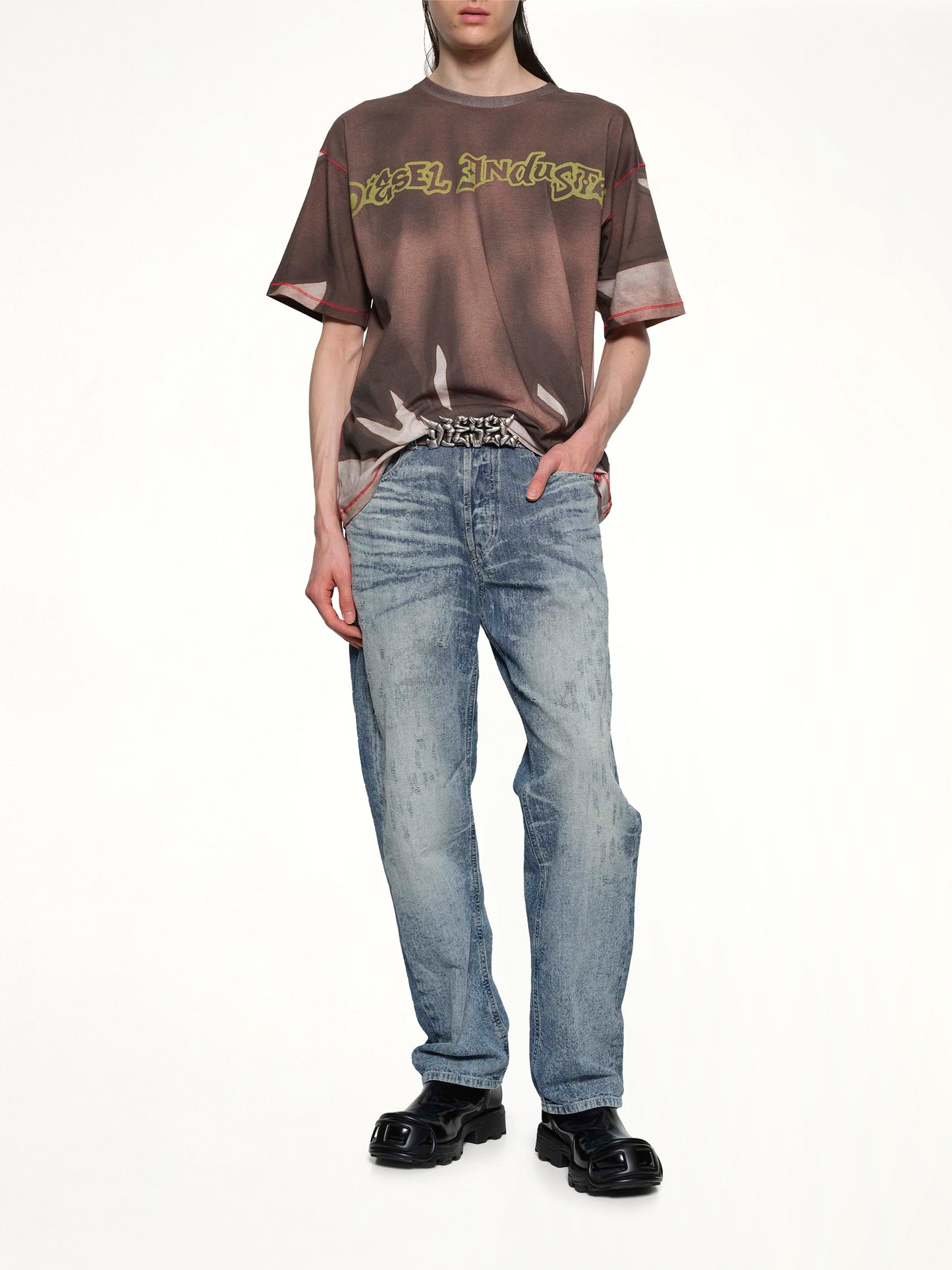 T-BOXT-SHOW T-Shirt in Brown