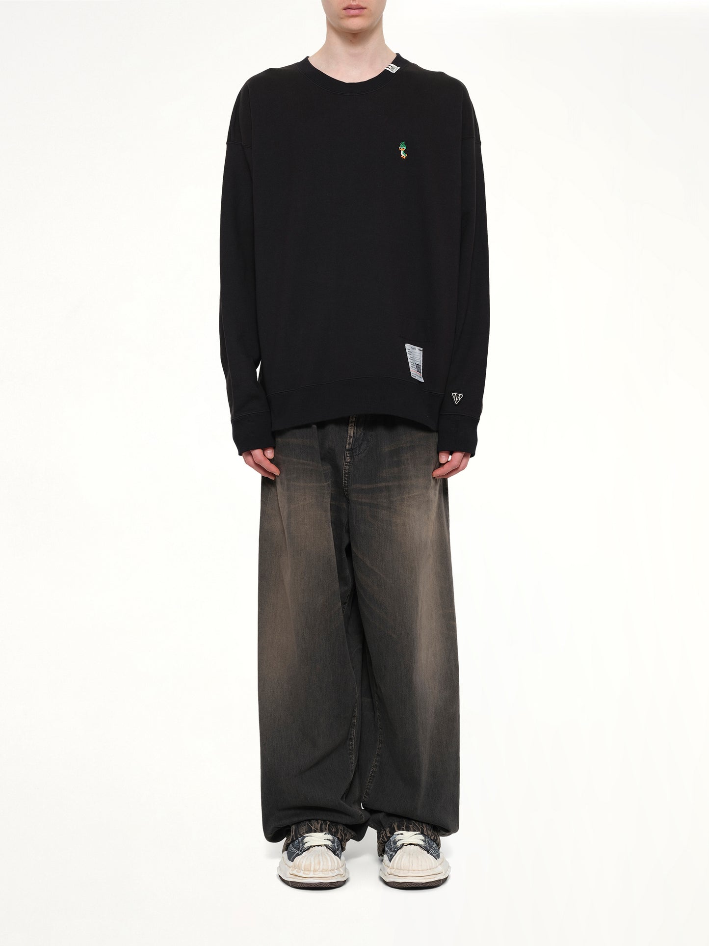 Leon Embroidery Pullover in Black