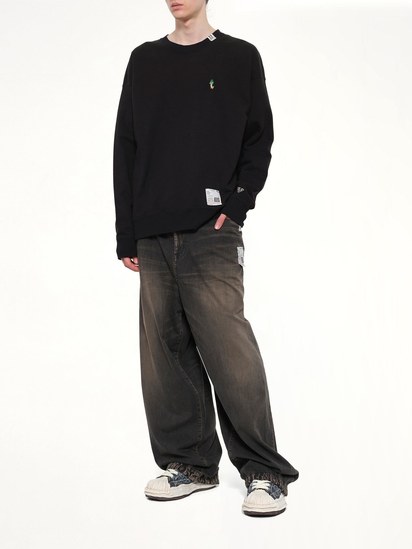 Leon Embroidery Pullover in Black