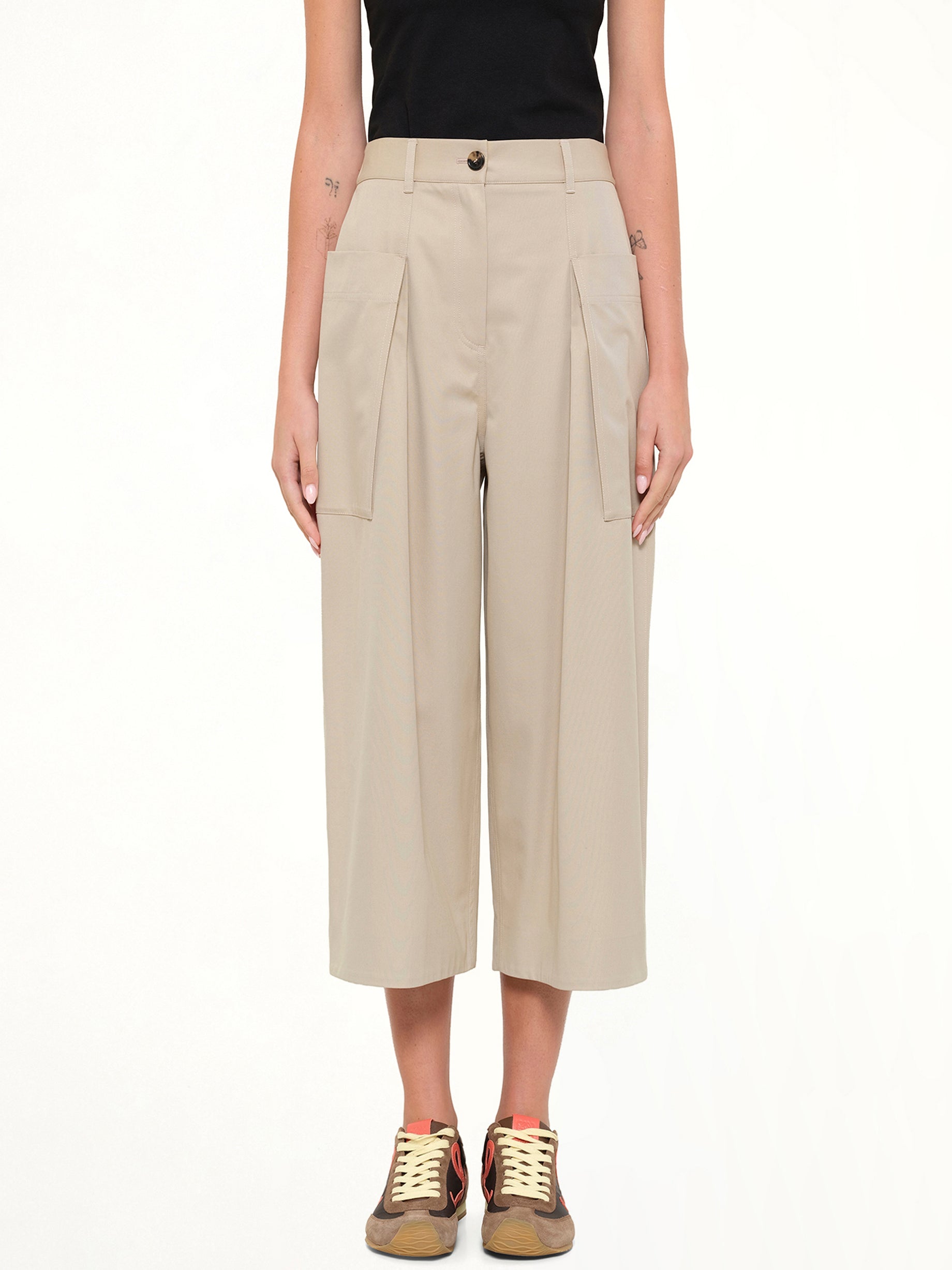Cropped Trousers in Beige