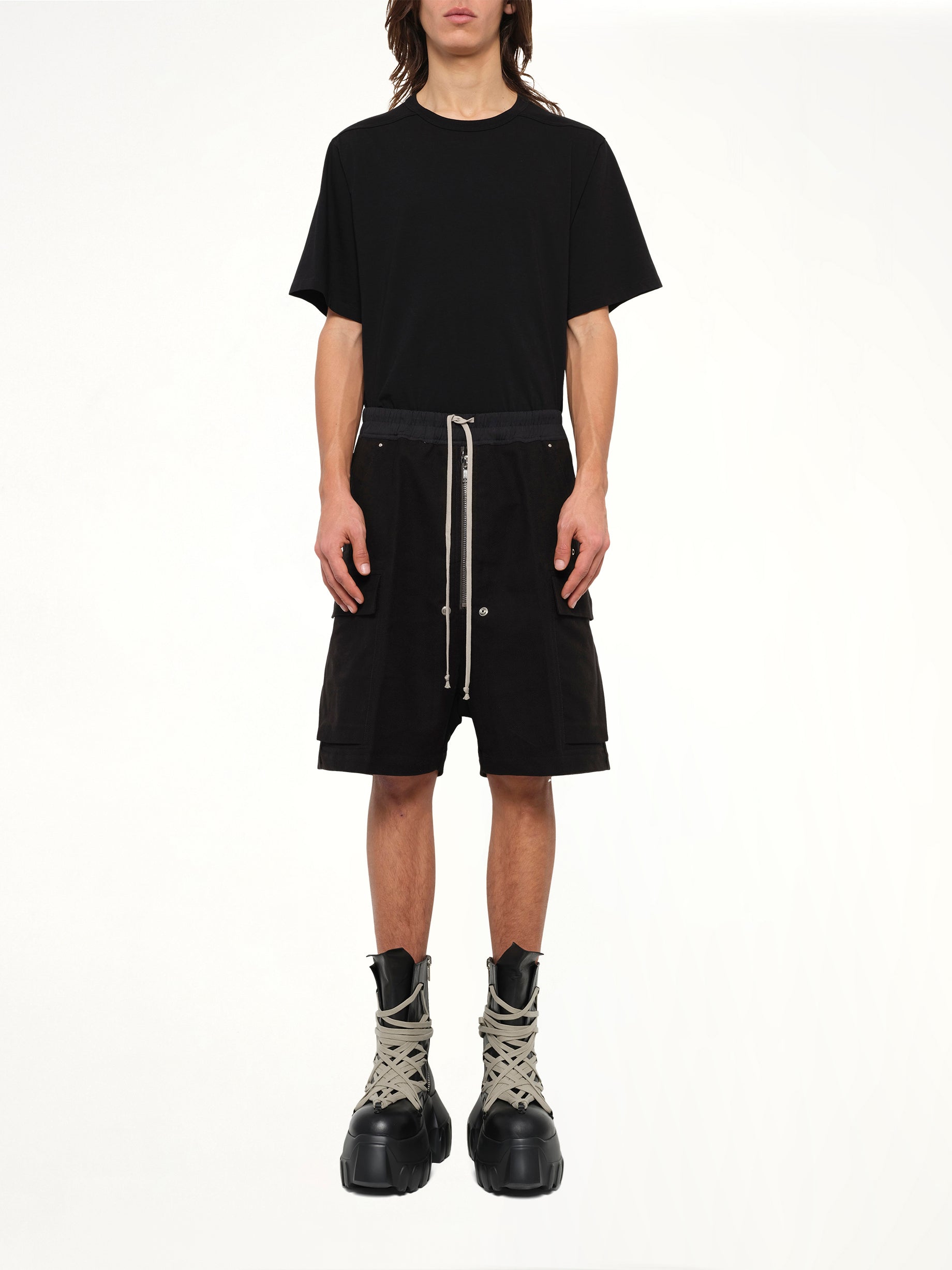 Brushed Twill Cargobela Shorts in Black