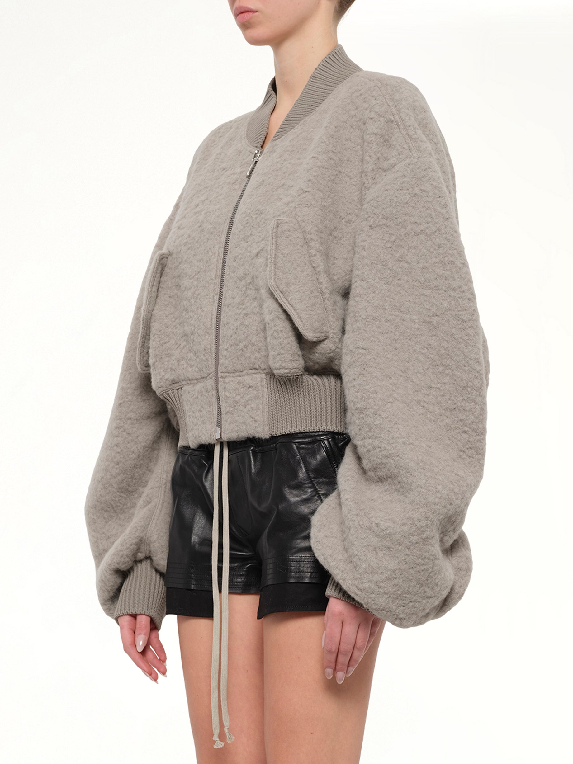 Secchia Cropped Flight in Dark Pearl