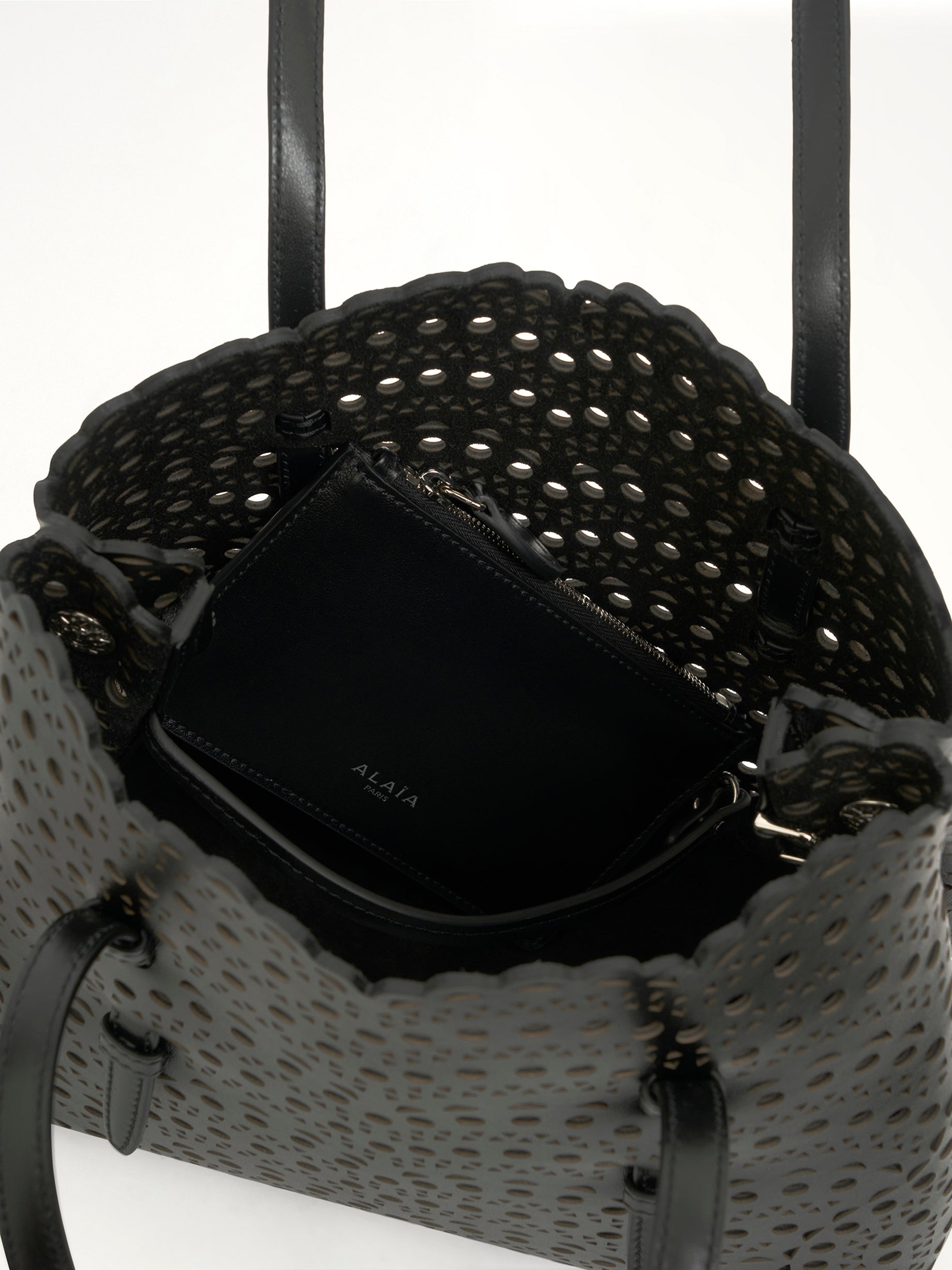 Mina 25 Tote Bag in Black