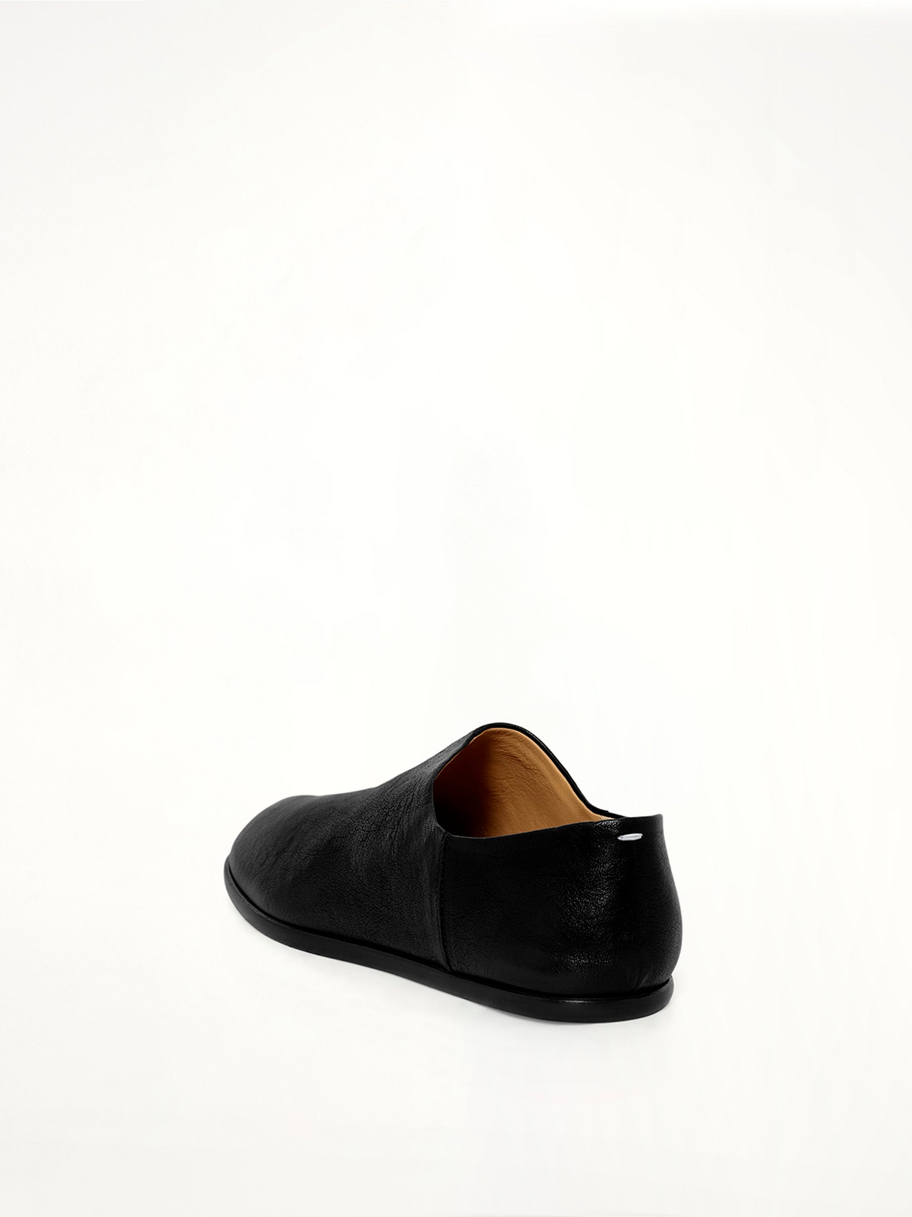 Tabi Babouche Grain Leather in Black