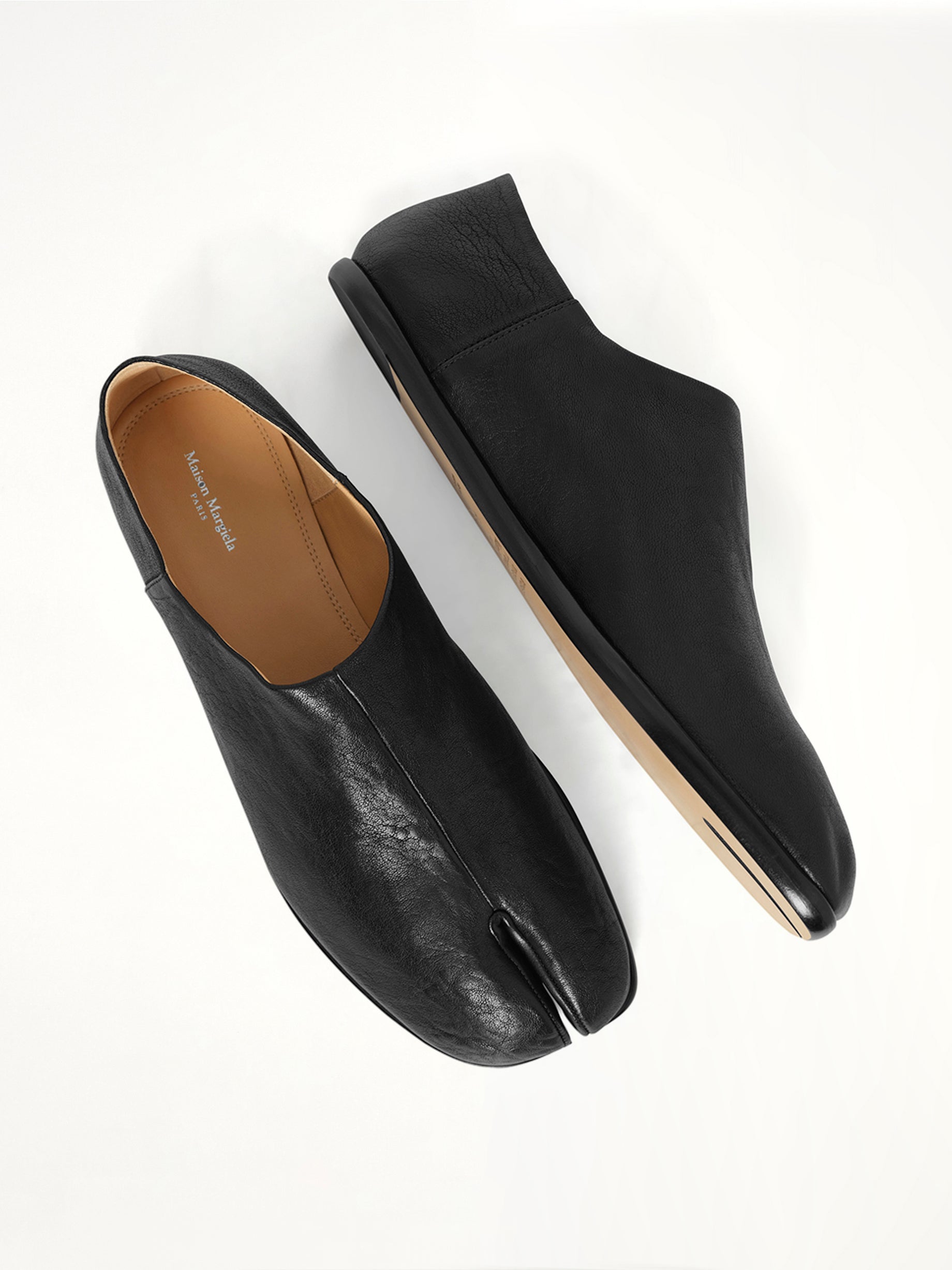Tabi Babouche Grain Leather in Black