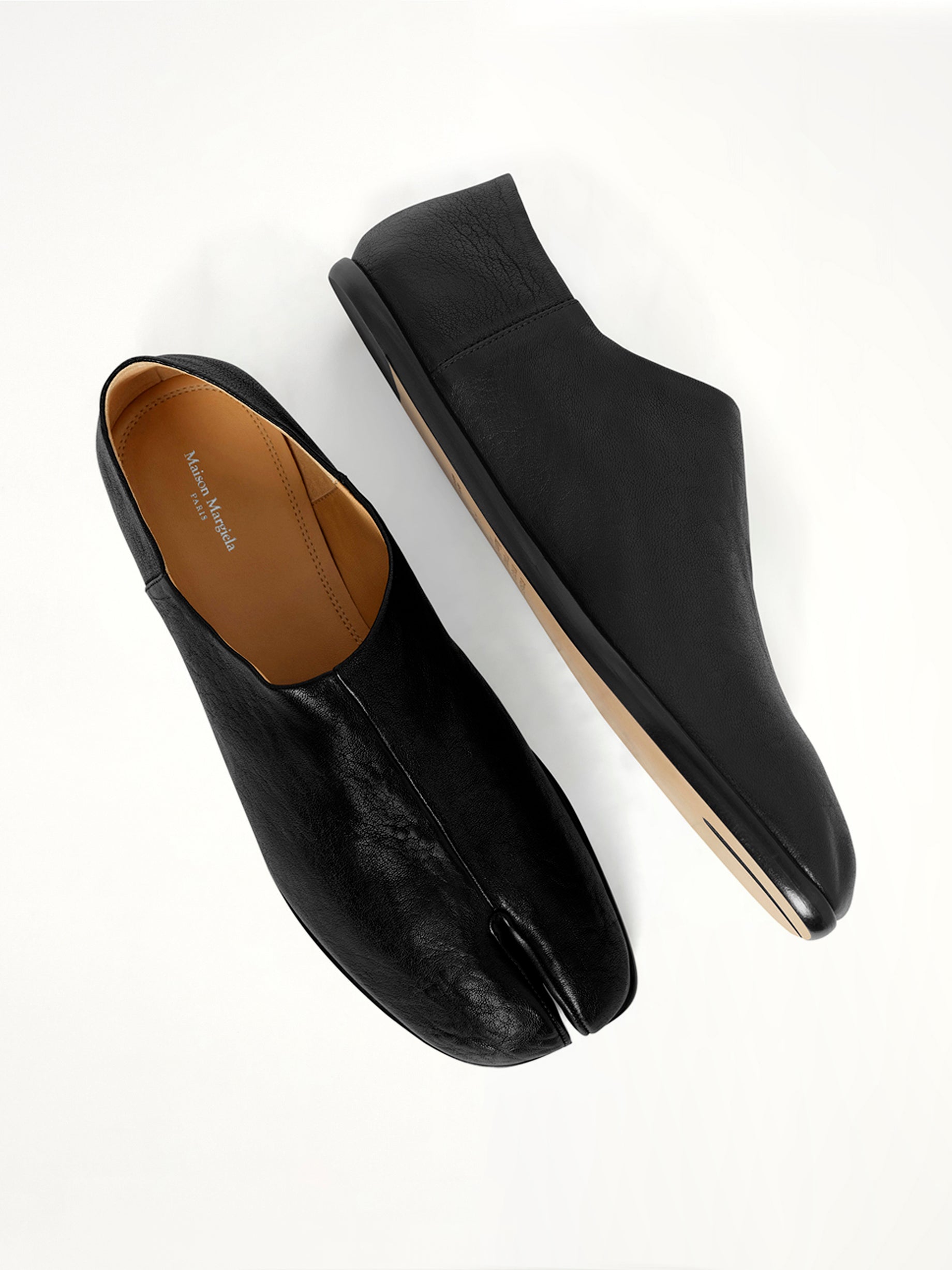 Tabi Babouche Grain Leather in Black