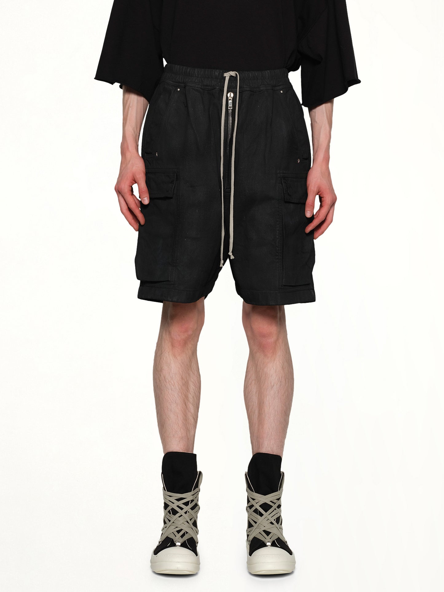 Cargobela Shorts in Black Wax