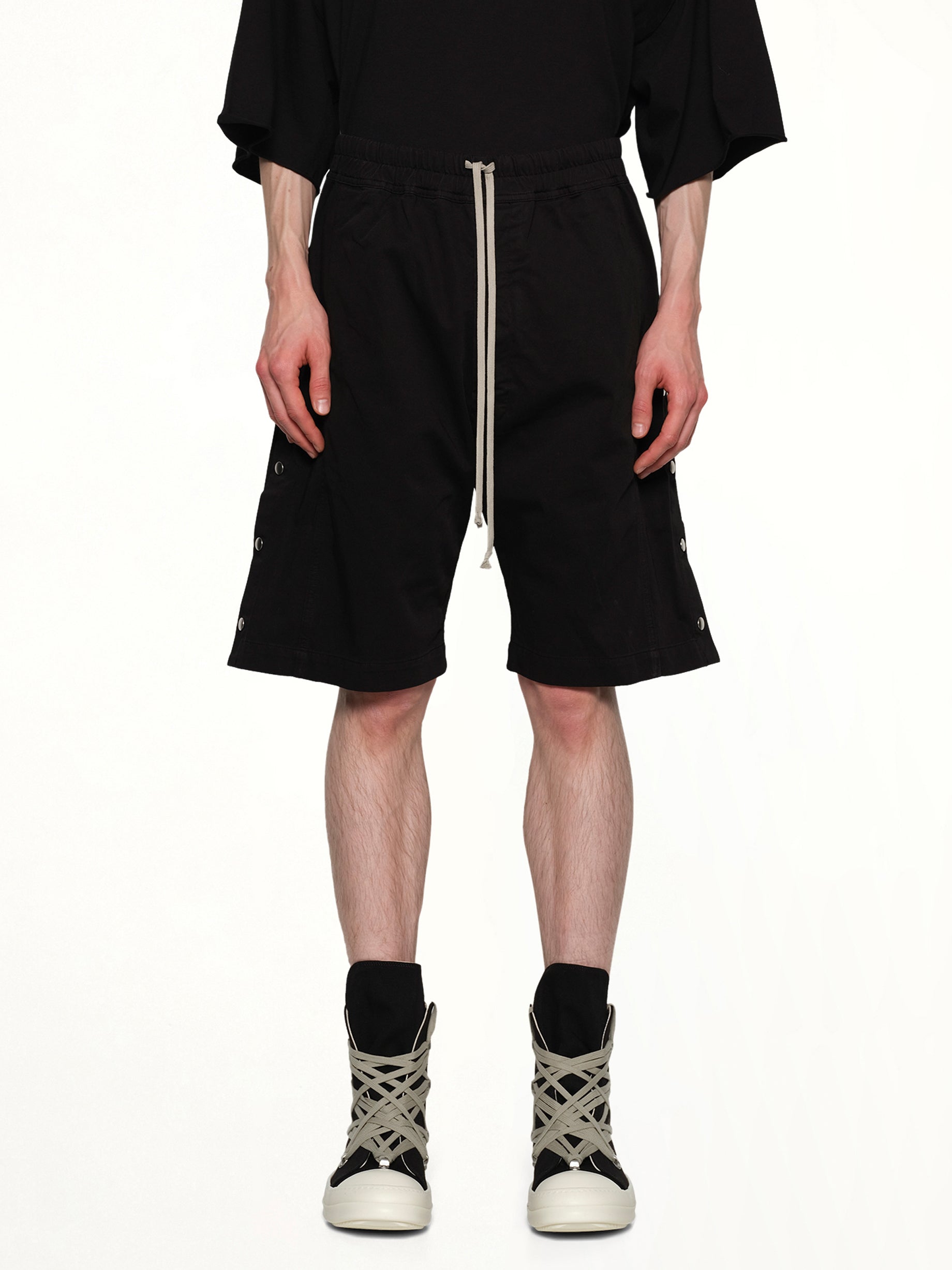 Pusher Shorts in Black