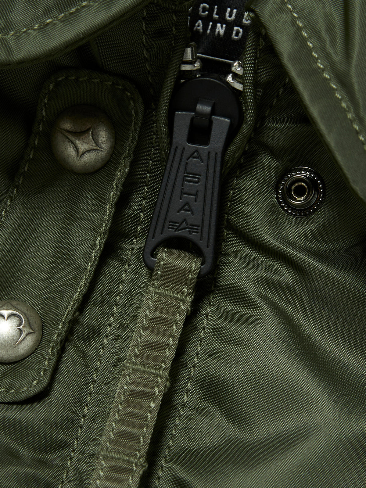 TC x Alpha Industries 봄버 재킷 (리벳 버전) 세이지