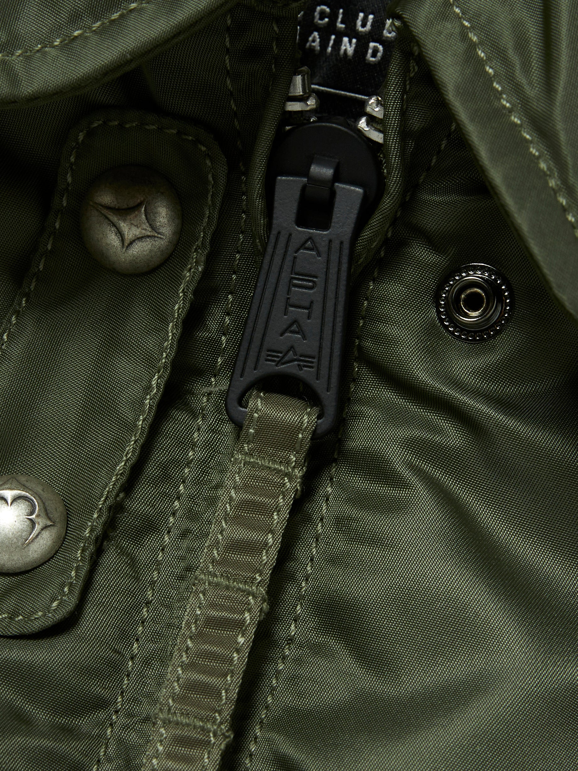 TC x Alpha Industries 봄버 재킷 (리벳 버전) 세이지
