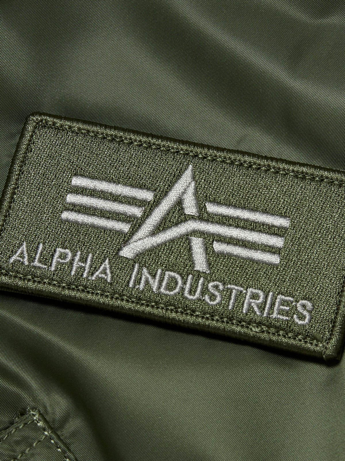 TC x Alpha Industries 봄버 재킷 (리벳 버전) 세이지