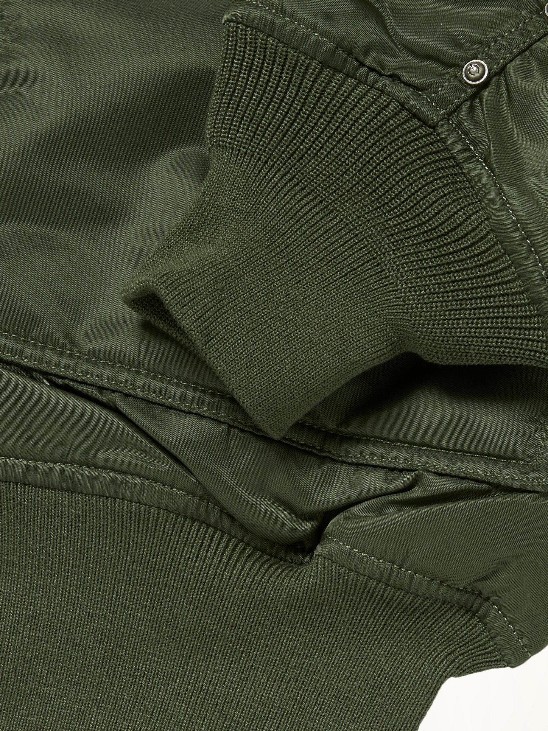 TC x Alpha Industries 봄버 재킷 (리벳 버전) 세이지
