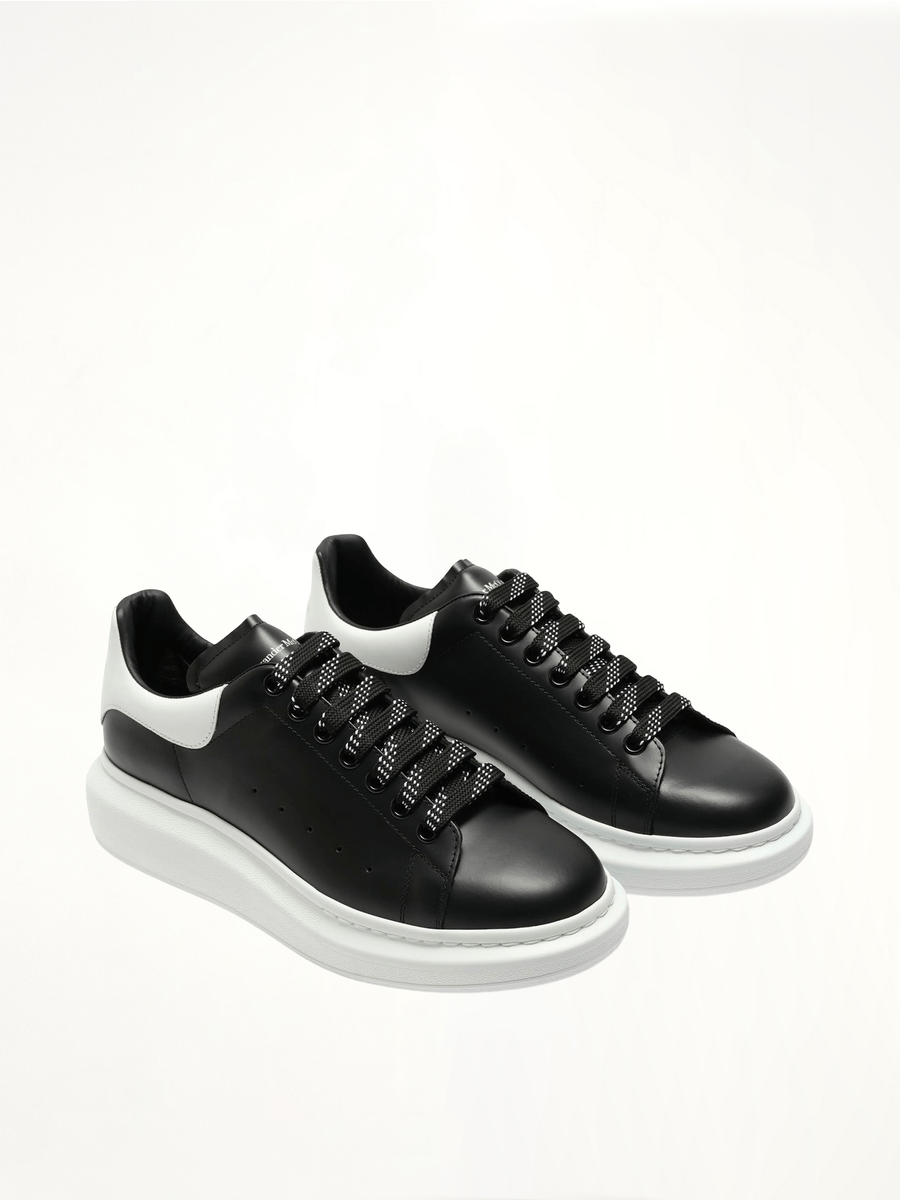Larry Oversized Sneaker in Black/White Front View | ALEXANDER MCQUEEN