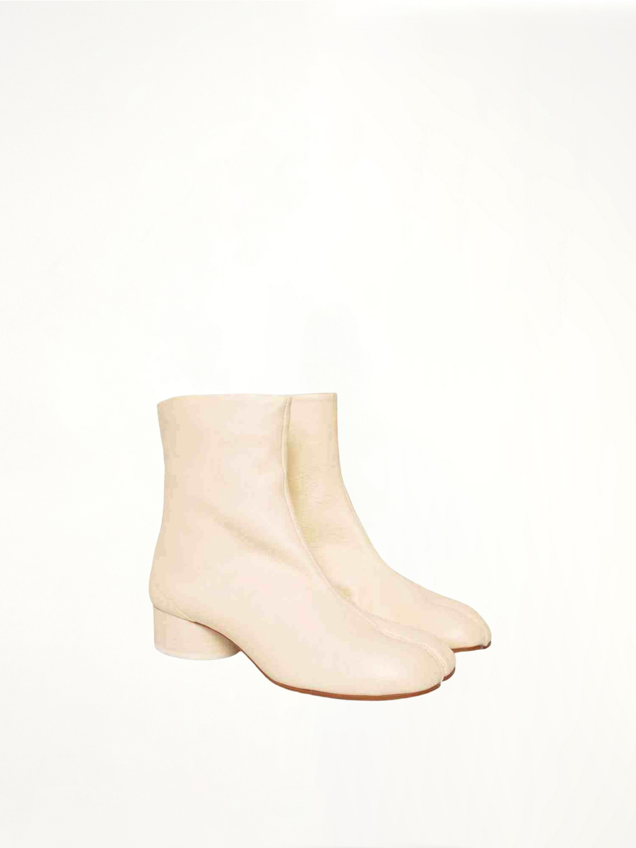 Tabi Ankle Boots 3cm Heel in White Front View | MAISON MARGIELA