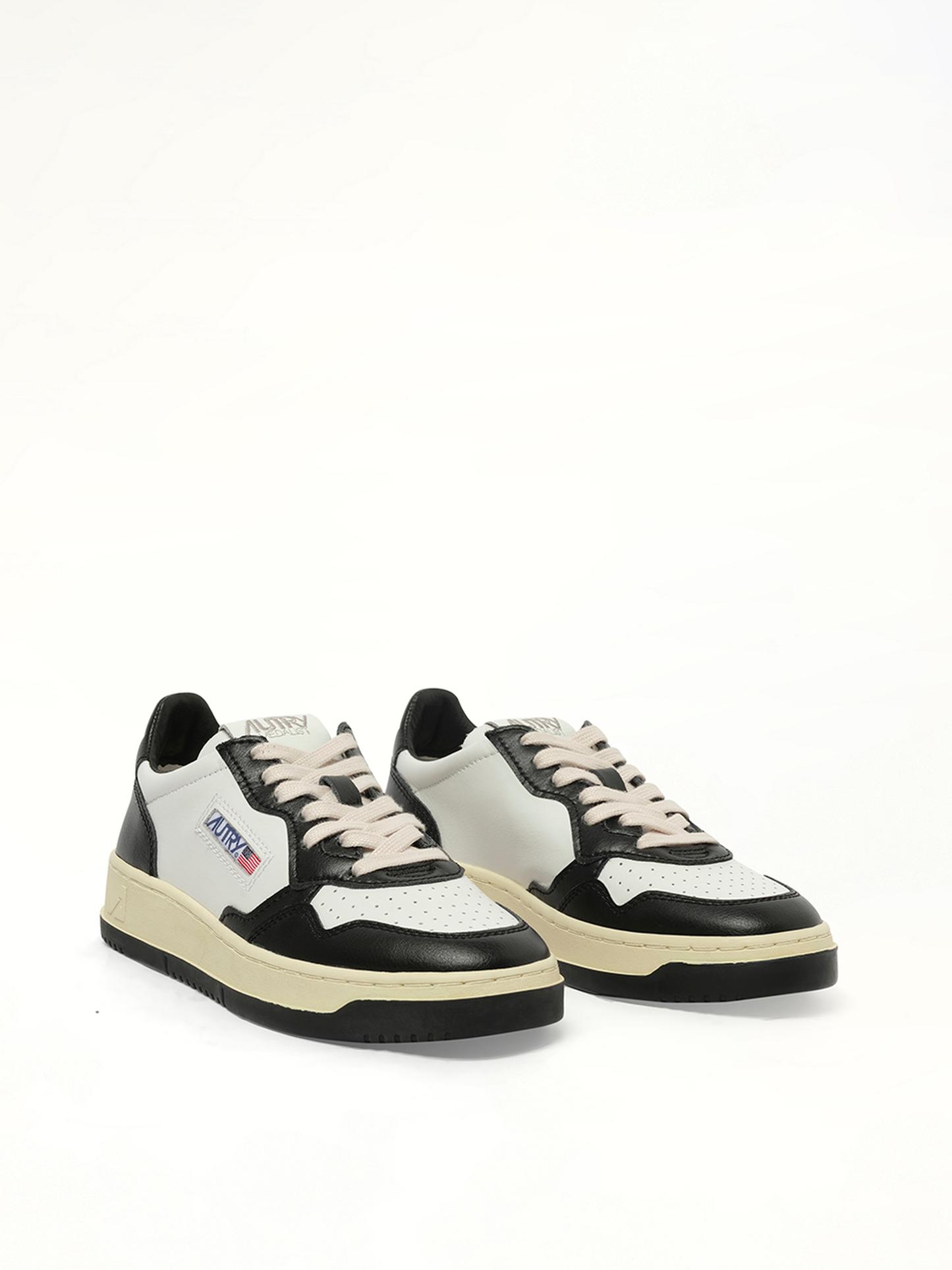 Medalist Low Bicolour Sneakers in White/Black