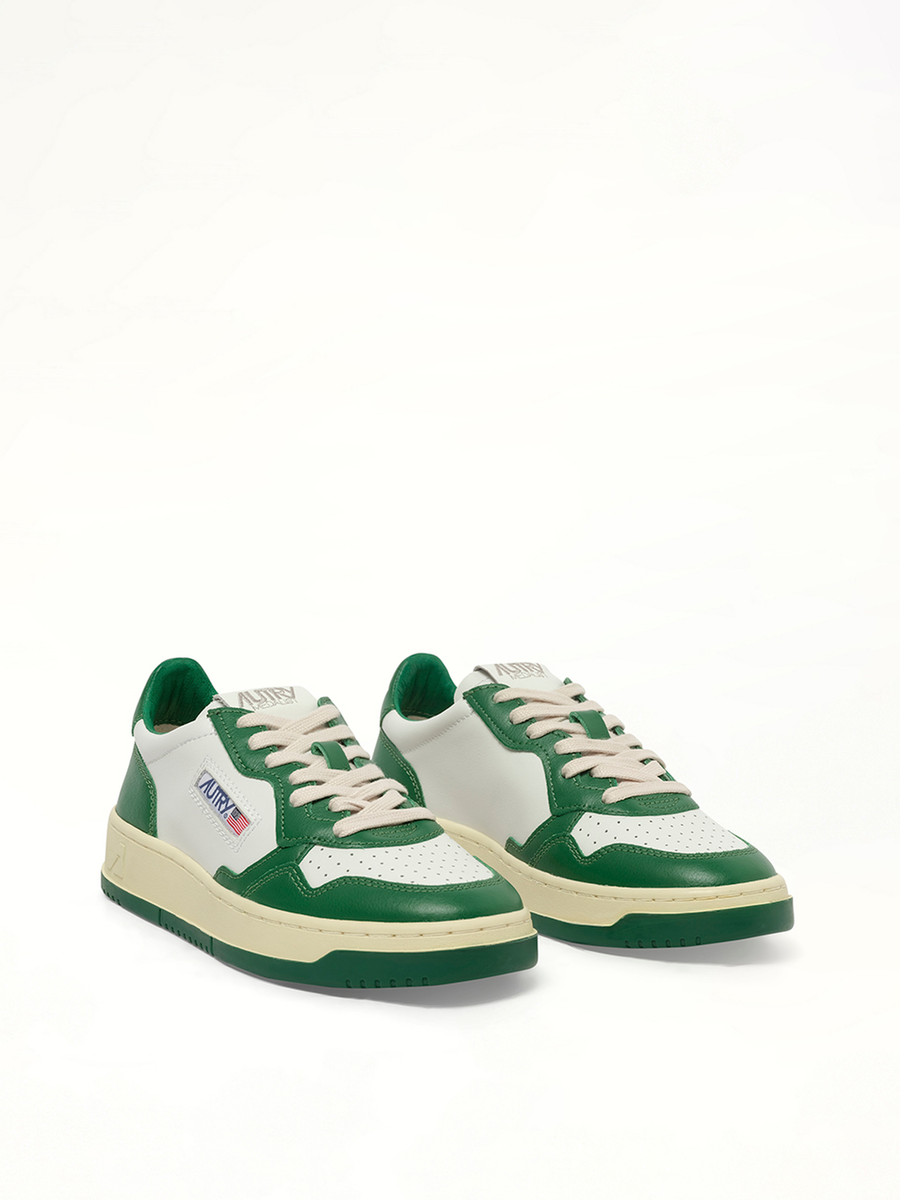 Medalist Low Bicolour Sneakers in White/Green Front View | AUTRY