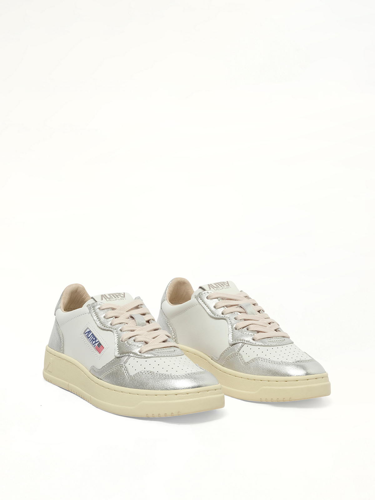 Medalist Low Bicolour Sneakers in White/Silver Front View | AUTRY