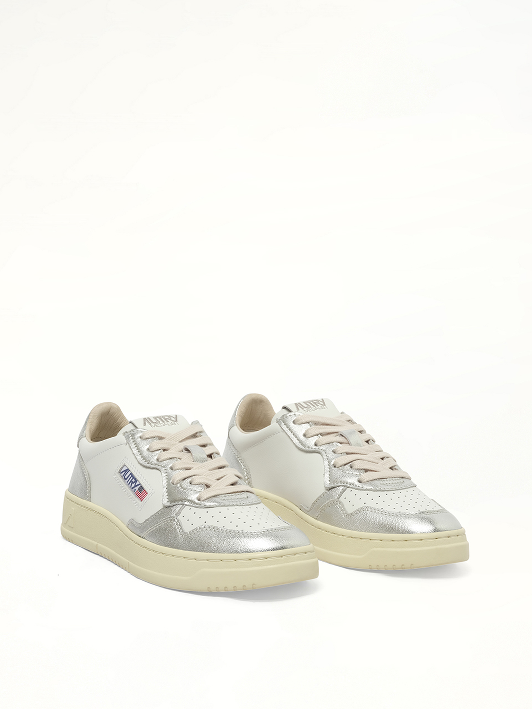 Medalist Low Bicolour Sneakers in White/Silver Front View | AUTRY