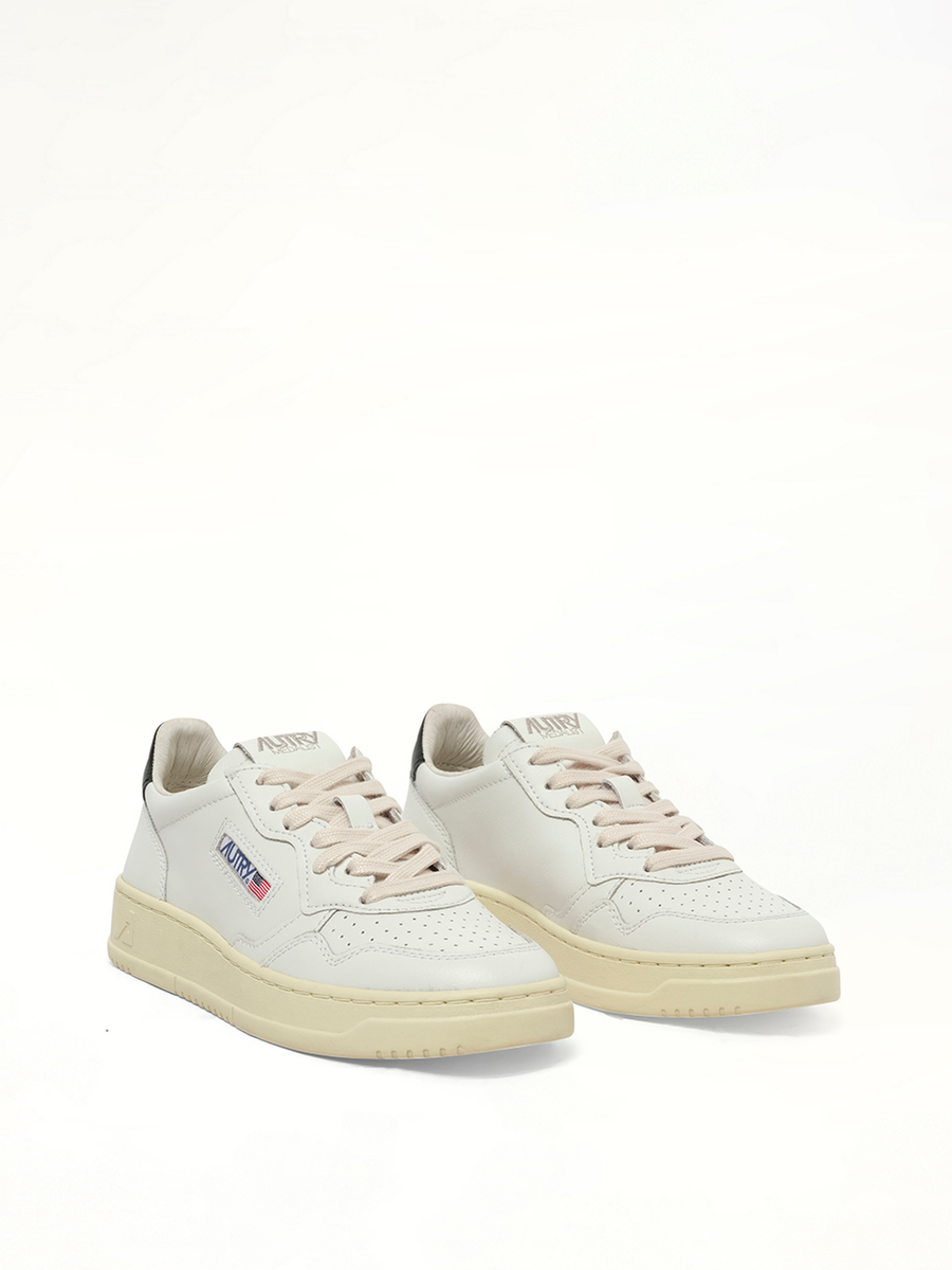 Medalist Low Sneakers in White/Black Front View | AUTRY