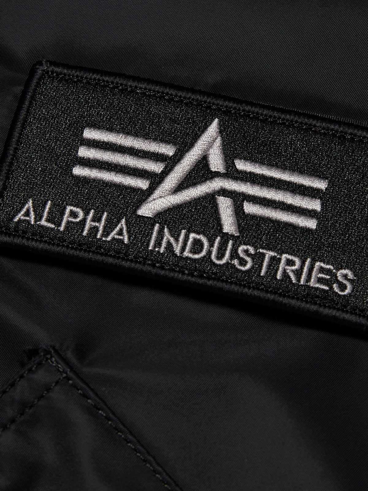 TC x Alpha Industries 봄버 재킷 (스파이크 버전) 블랙