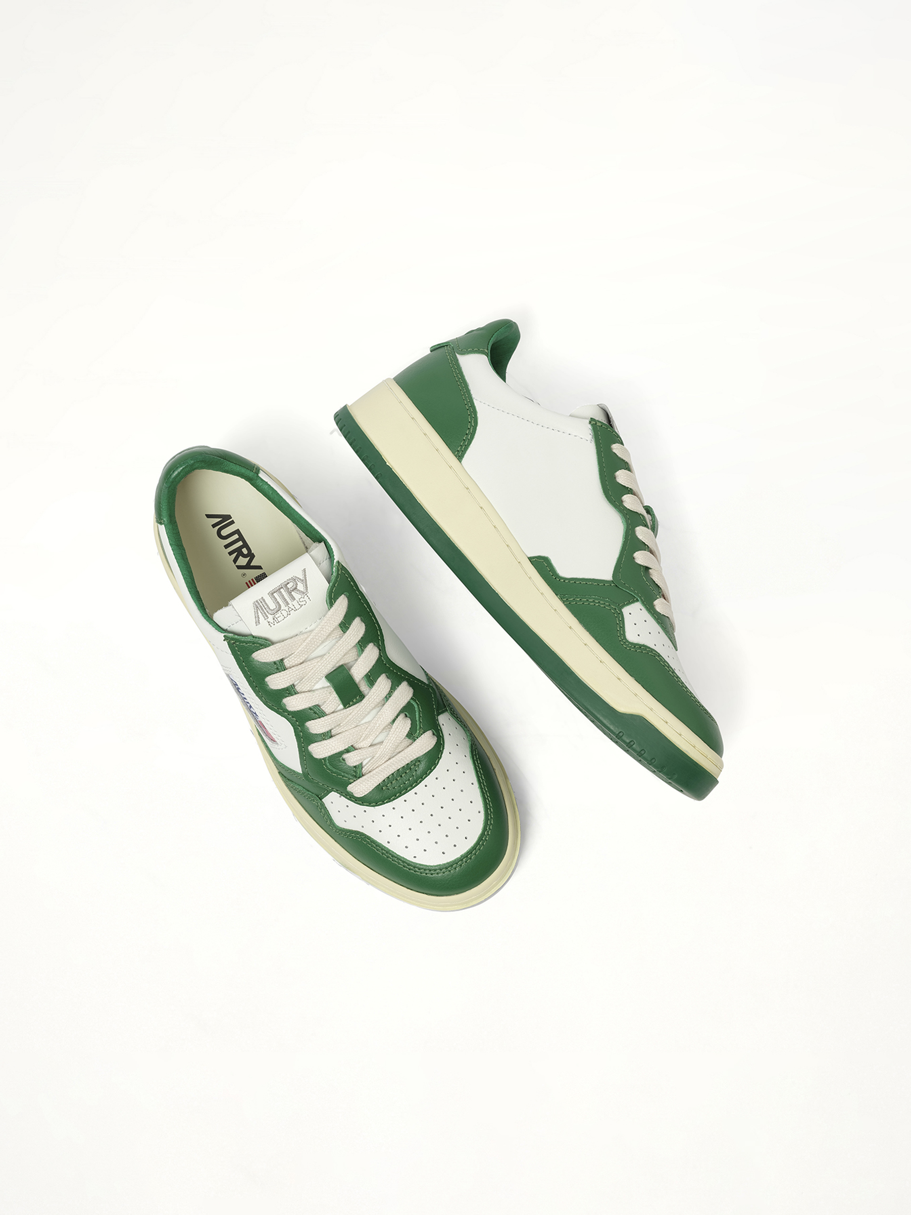 Medalist Low Bicolour Sneakers in White/Green Back View | AUTRY