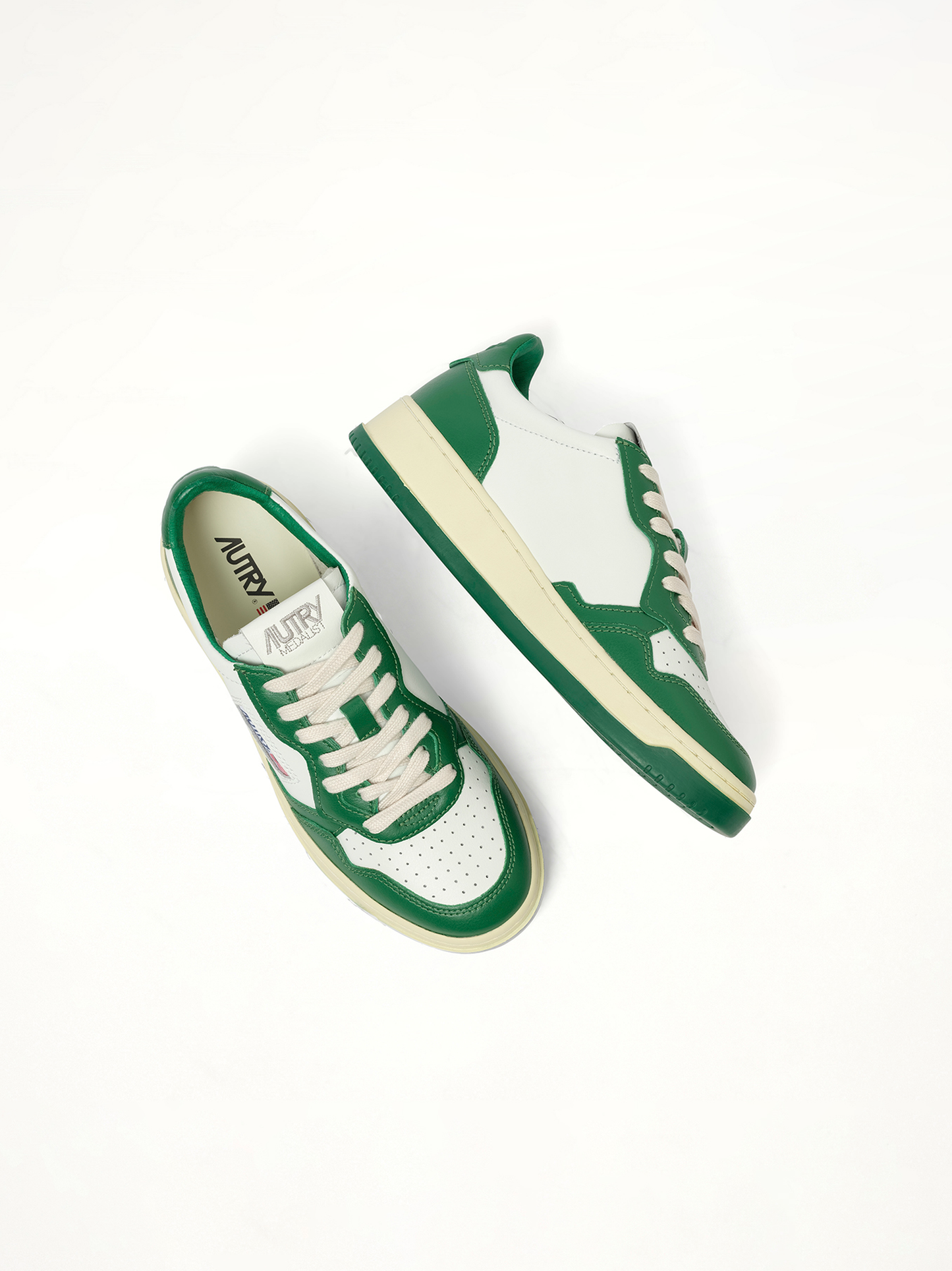 Medalist Low Bicolour Sneakers in White/Green