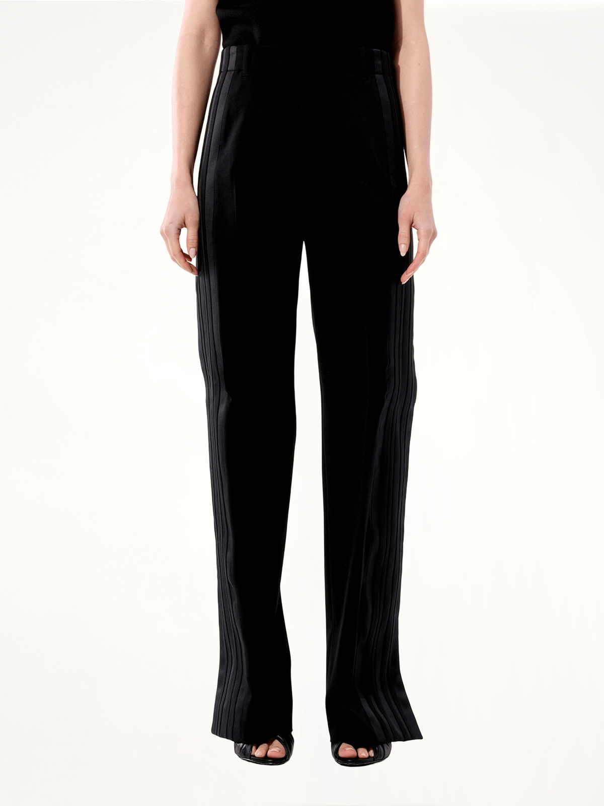 黑色经典慢跑裤