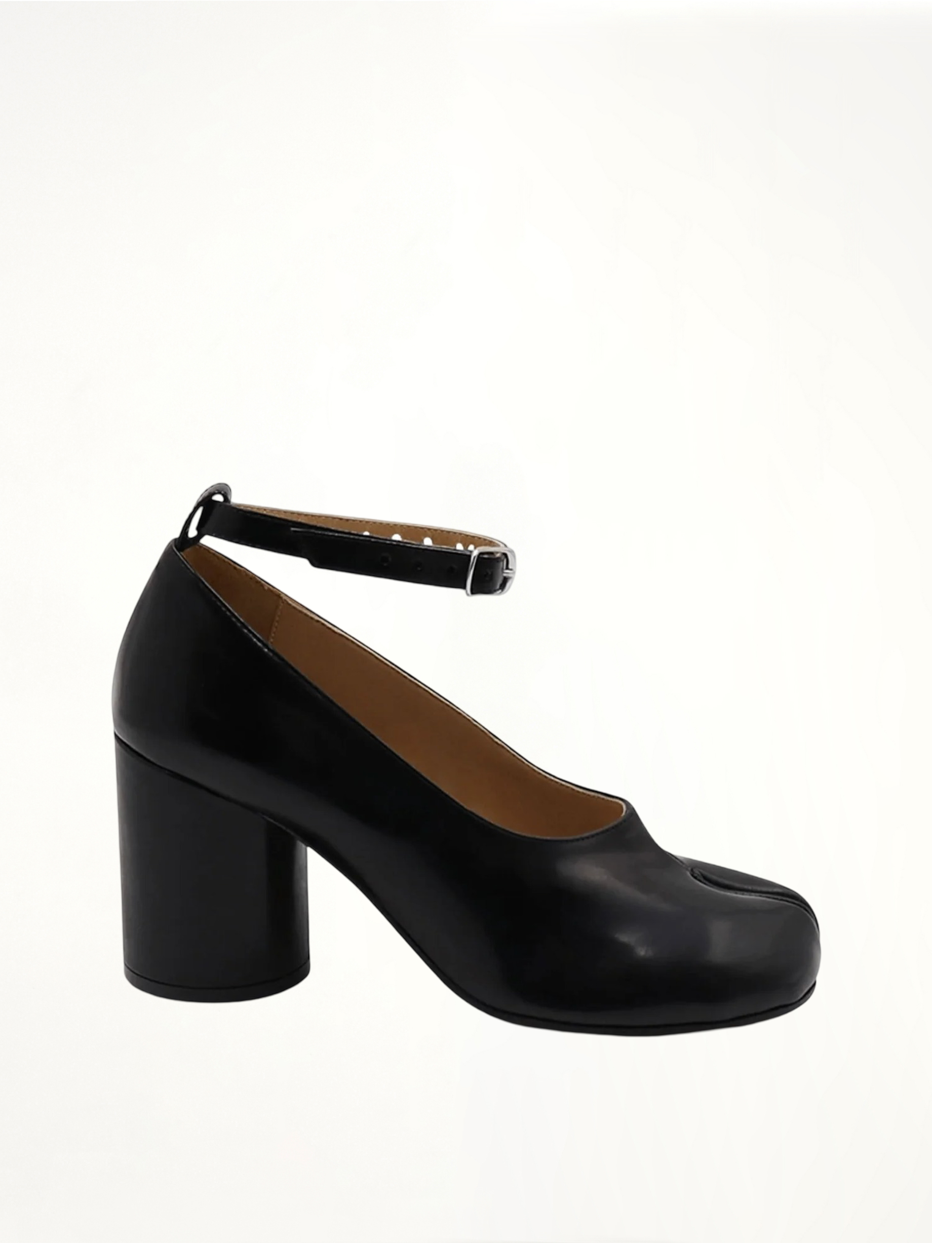 Tabi Lace-ups Shoes in Black Side View | MAISON MARGIELA