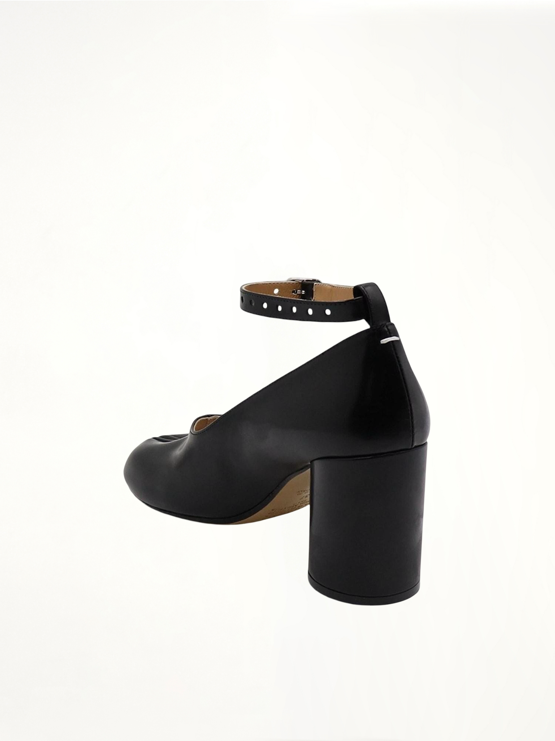 Tabi Lace-ups Shoes in Black Back View | MAISON MARGIELA