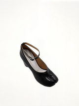 Tabi Lace-ups Shoes in Black Top View | MAISON MARGIELA