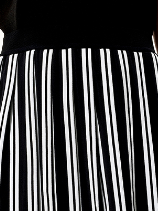 Graph Skirt in Black/White