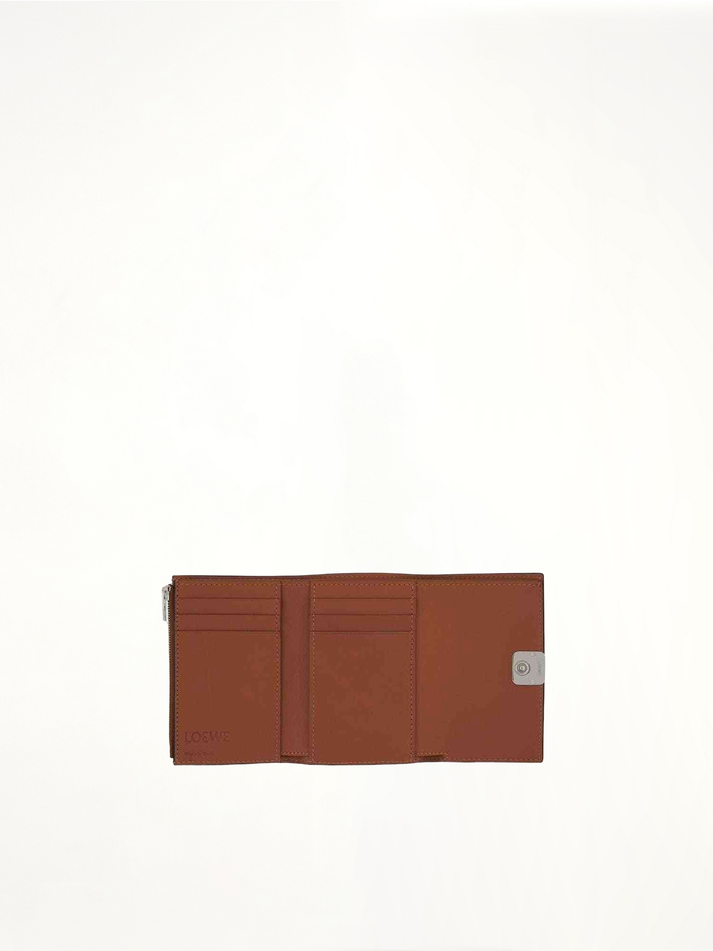 Anagram Small Vertical Wallet in Pebble Grain Calfskin in Tan
