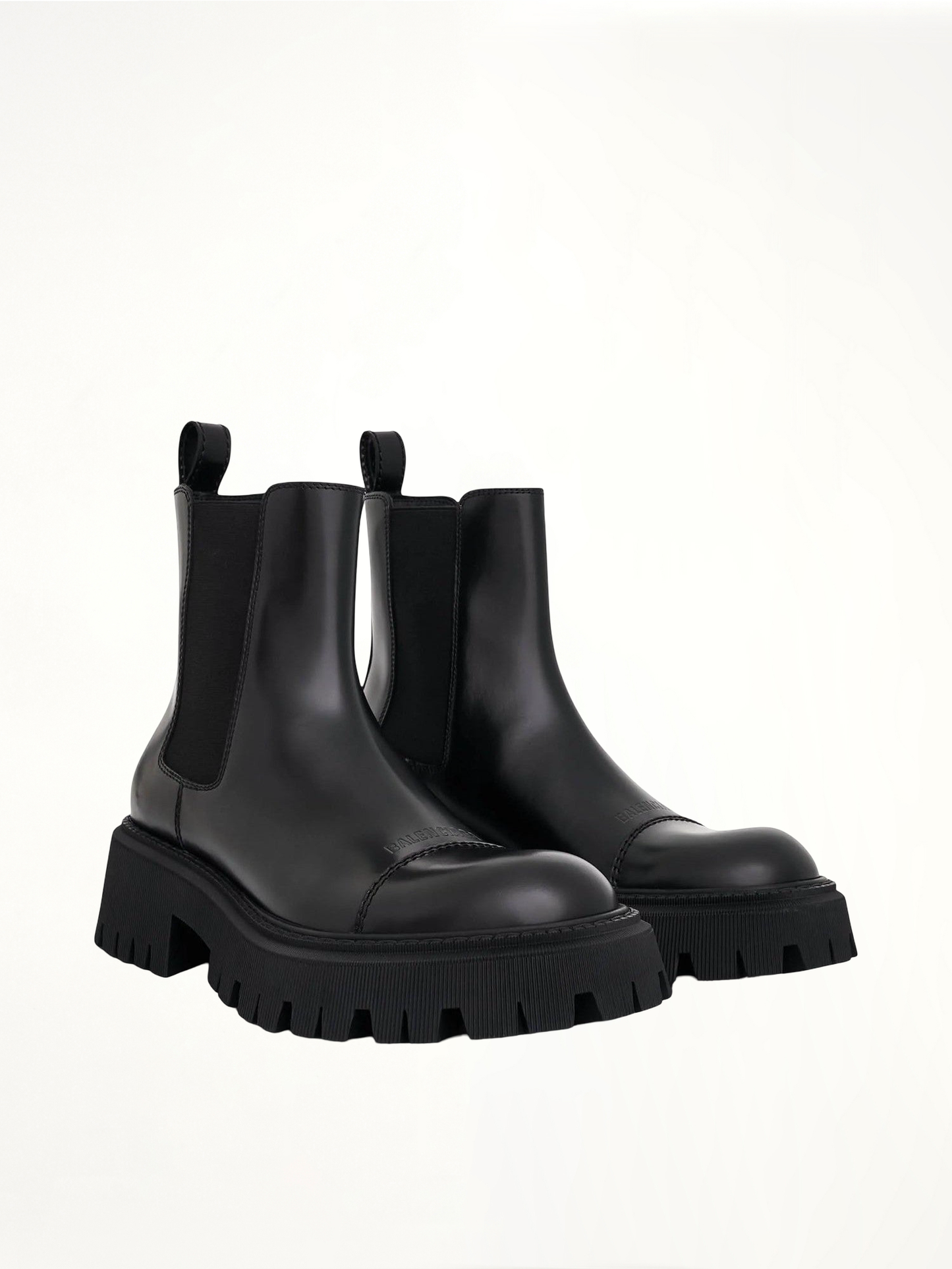 Tractor Chelsea Boots in Black