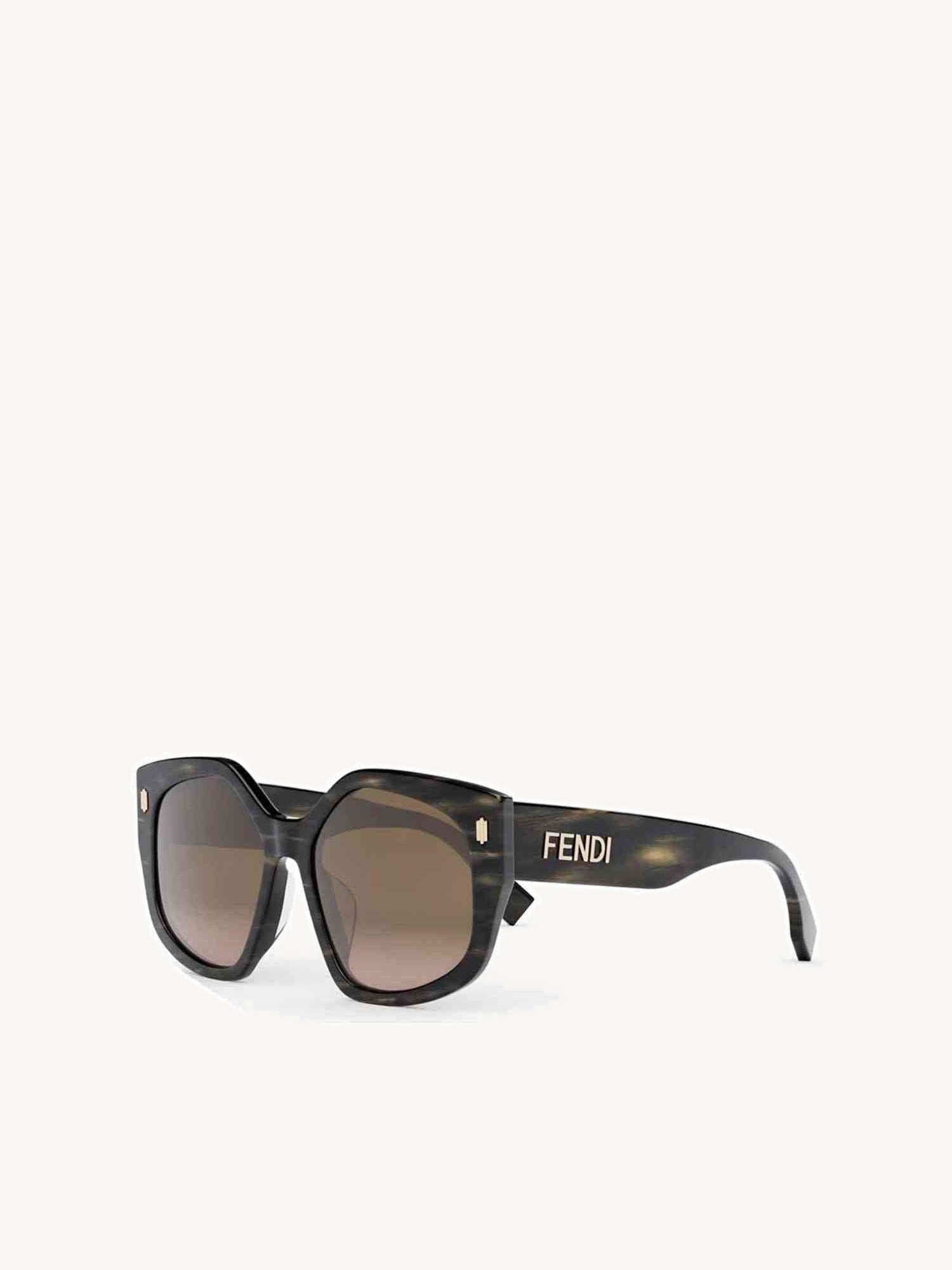 FE40017F Geometric Sunglasses with Bordeaux in Black Horn