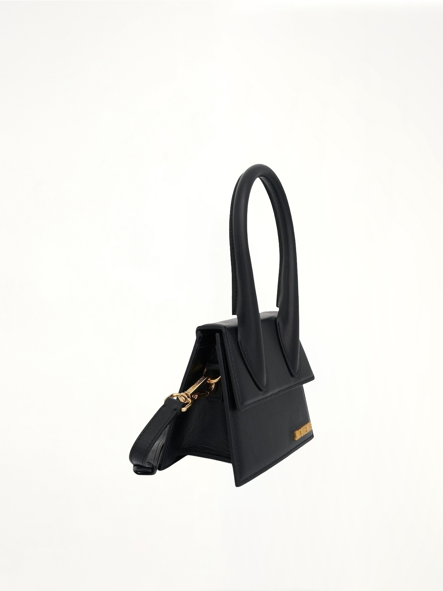 Le Chiquito Moyen Leather Bag in Black