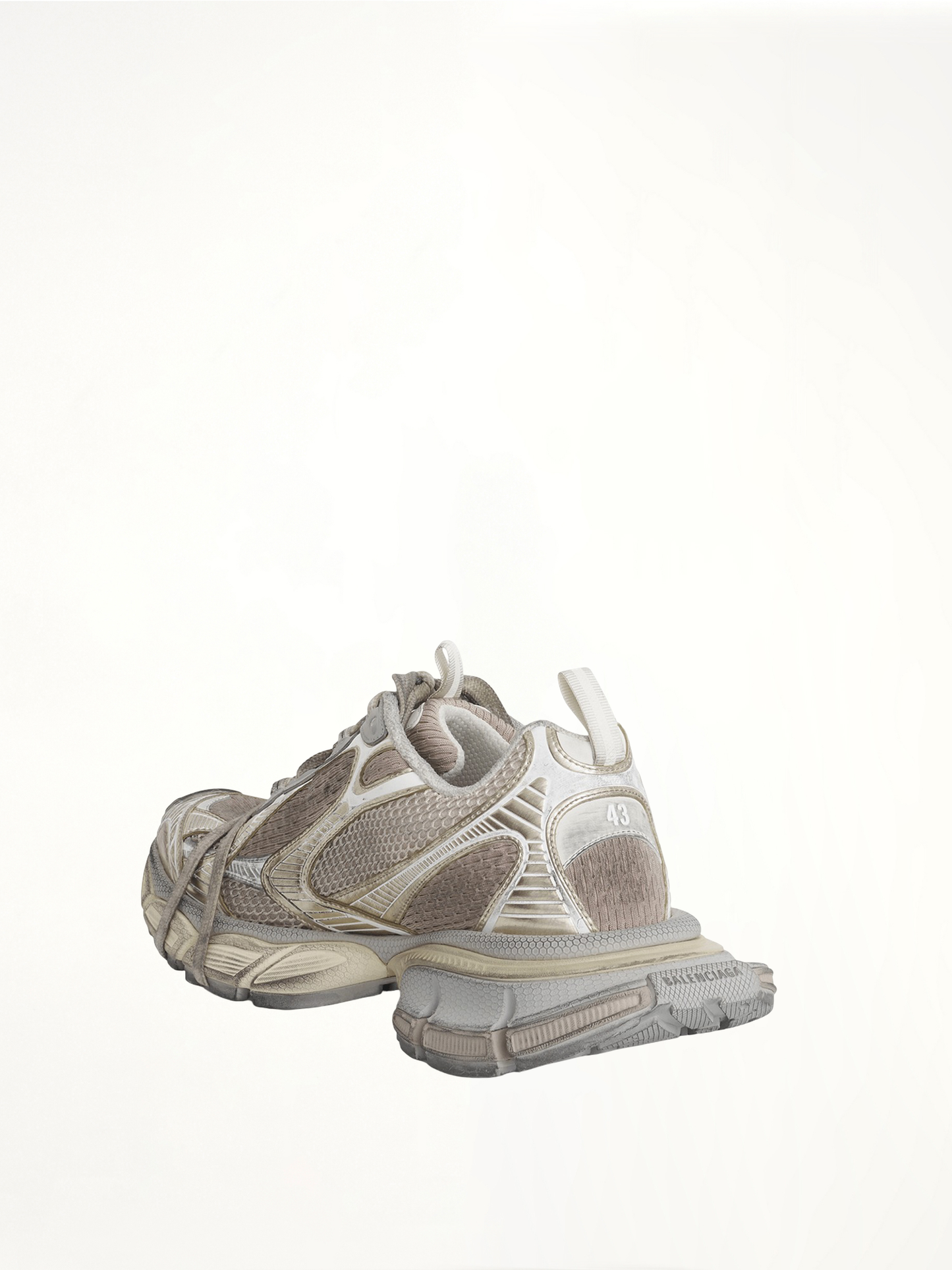 3XL Sneaker in Eggshell