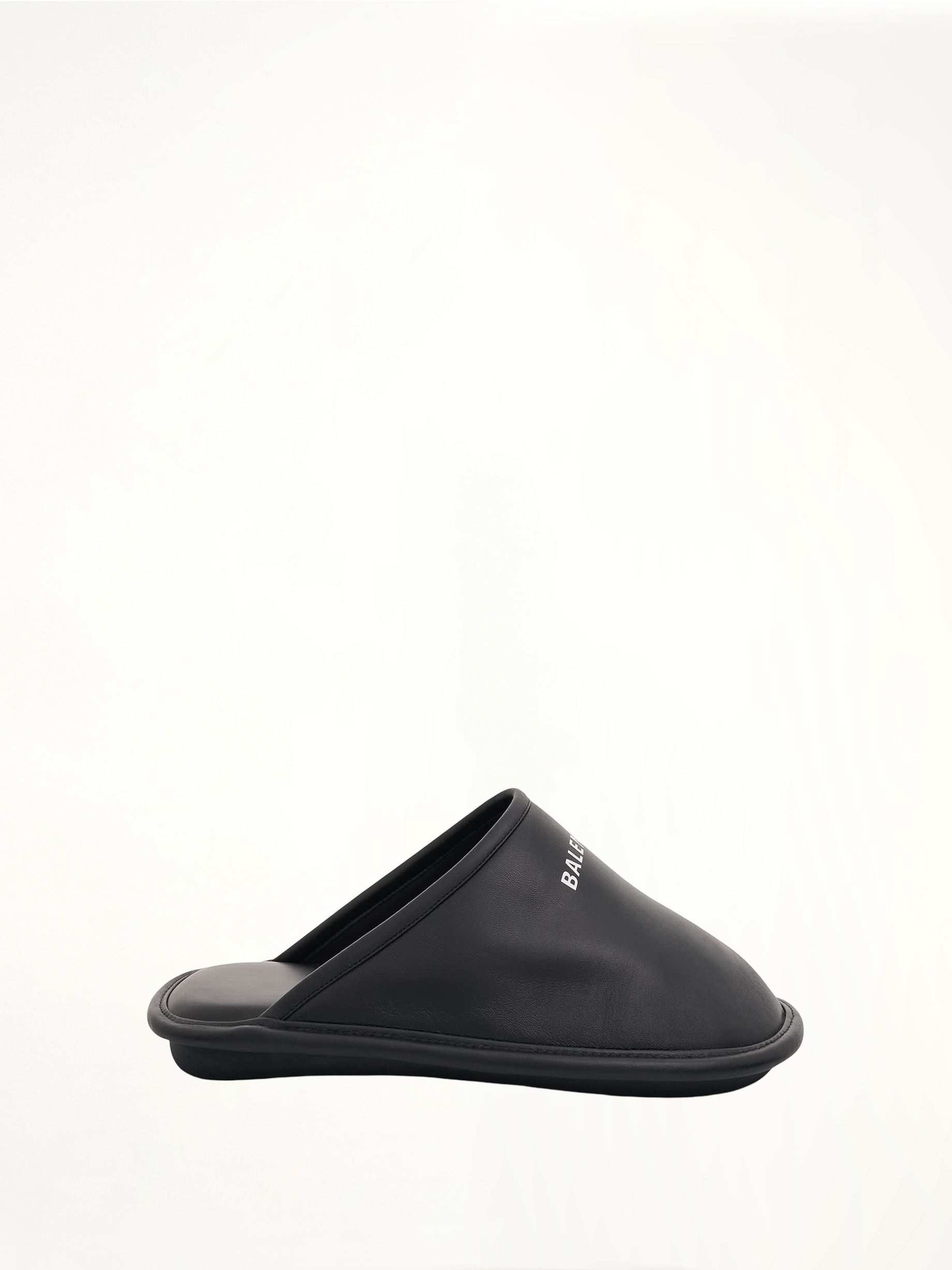 Home Slippers in Black/White