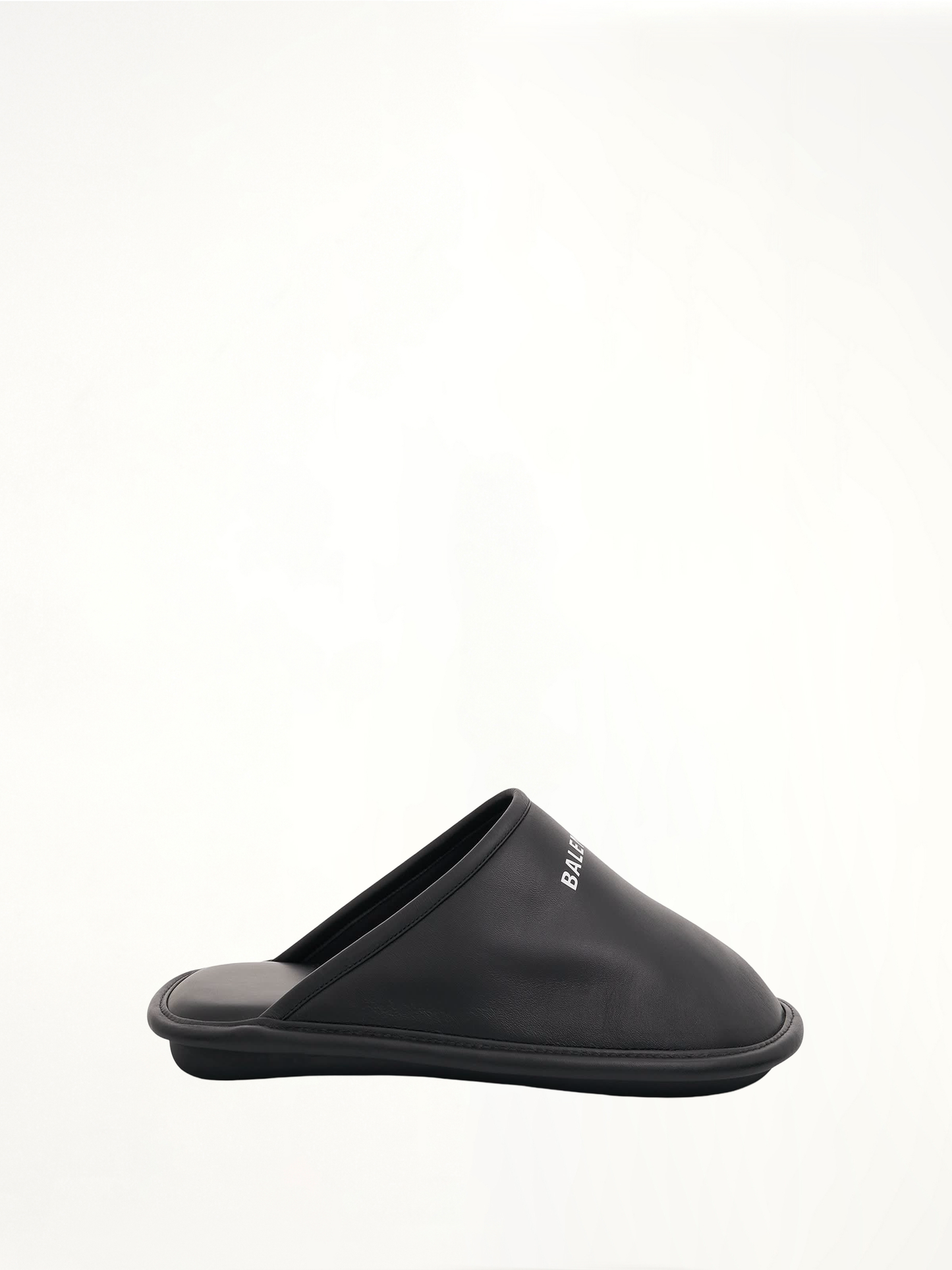 Home Slippers in Black/White