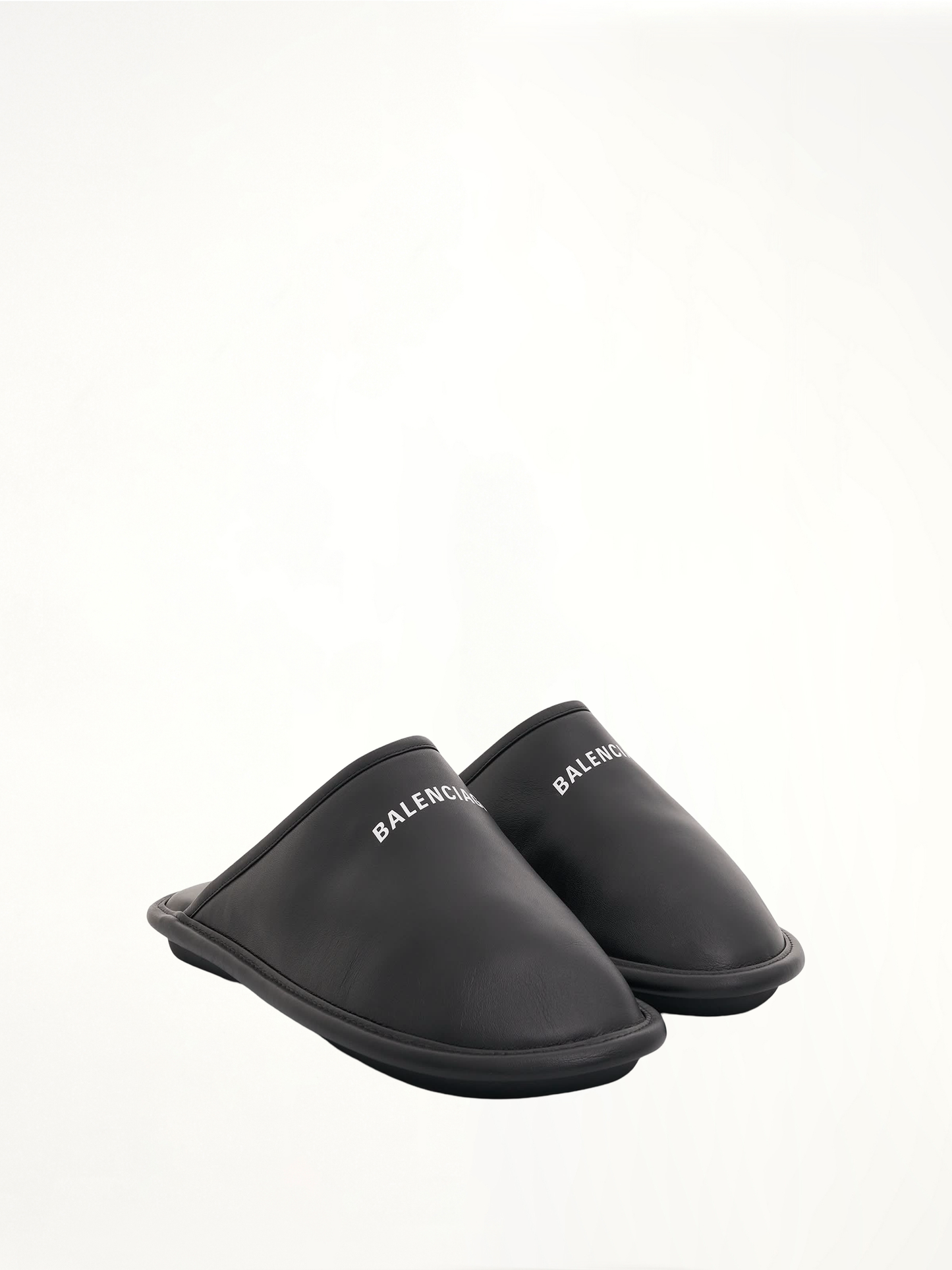 Home Slippers in Black/White