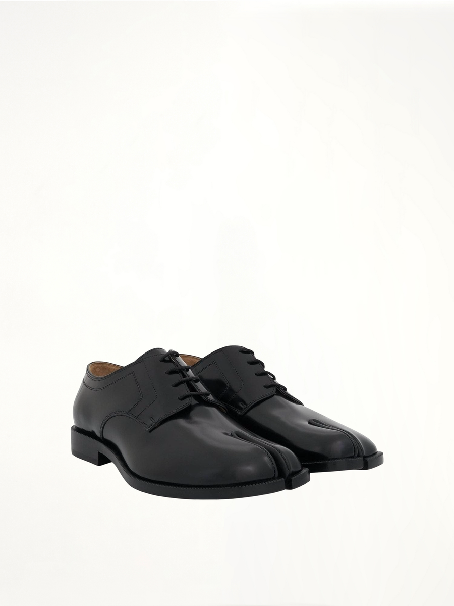Tabi Lace-ups Stitch Shoes in Black Front View | MAISON MARGIELA