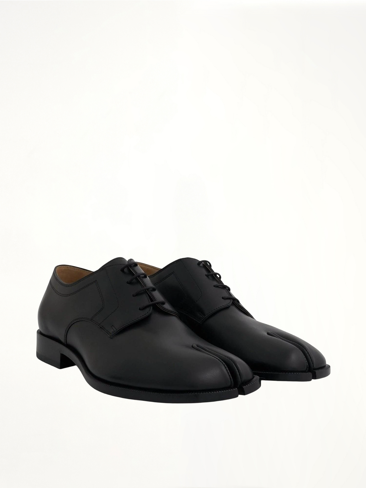 Tabi Lace-Ups Derbies Shoes in Black Front View | MAISON MARGIELA