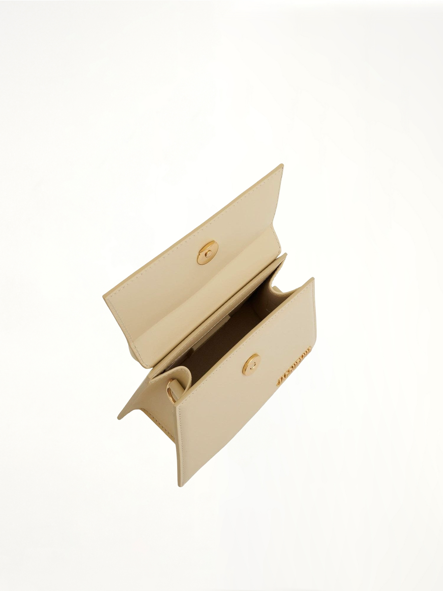 Le Chiquito Moyen Leather Bag in Ivory