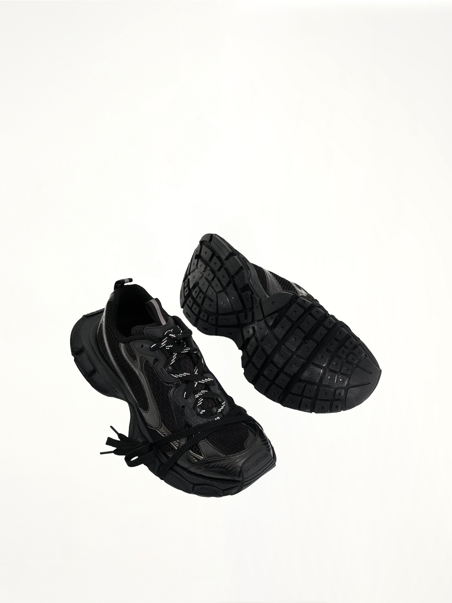 3XL Sneaker in Black