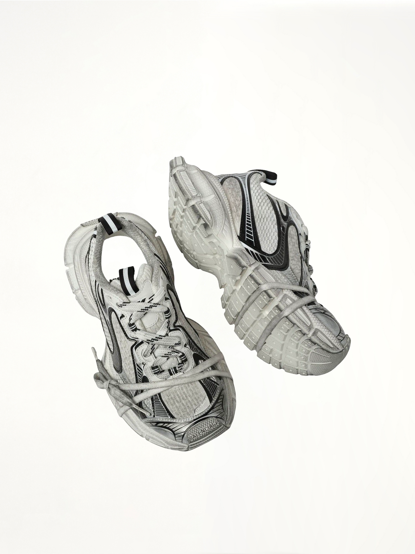 3XL Sneaker in White/Black