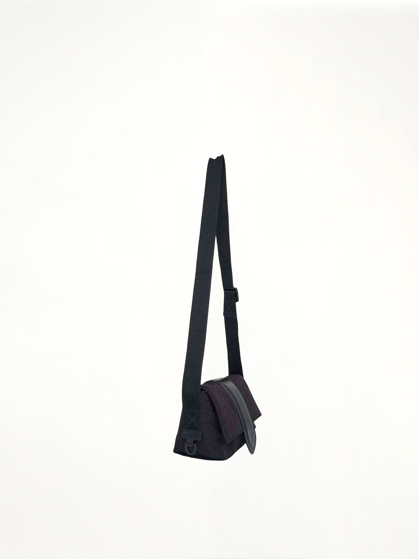 Le Petit Messenger Bambi Bag in Black