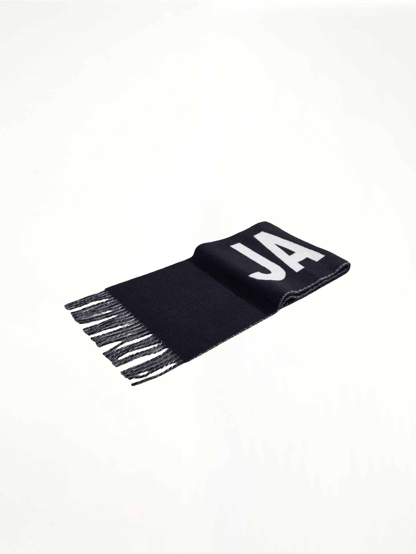 L'echarpe Jacquemus Scarf in Black
